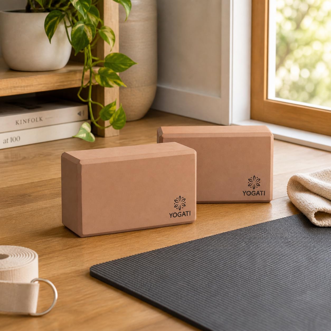 YOGATI® Blocs de Yoga en Mousse lot de 2 | Briques de yoga en Mousse EVA | Dimensions 22 X 12 X 7.5 Cm | Accessoire Yoga Antidérapant pour Pilates et Fitness | Yoga blocks set of 2