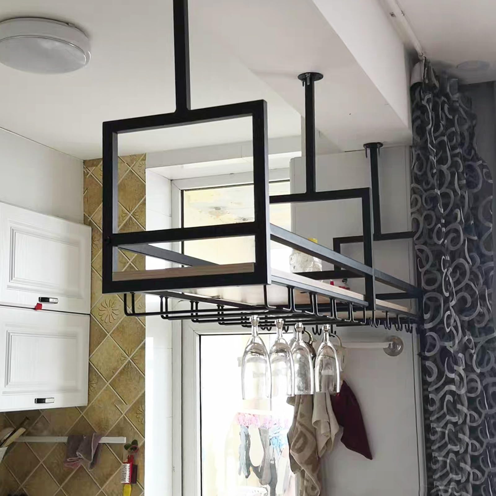 Étagère à vin suspendue FL en métal noir pour décoration de bar