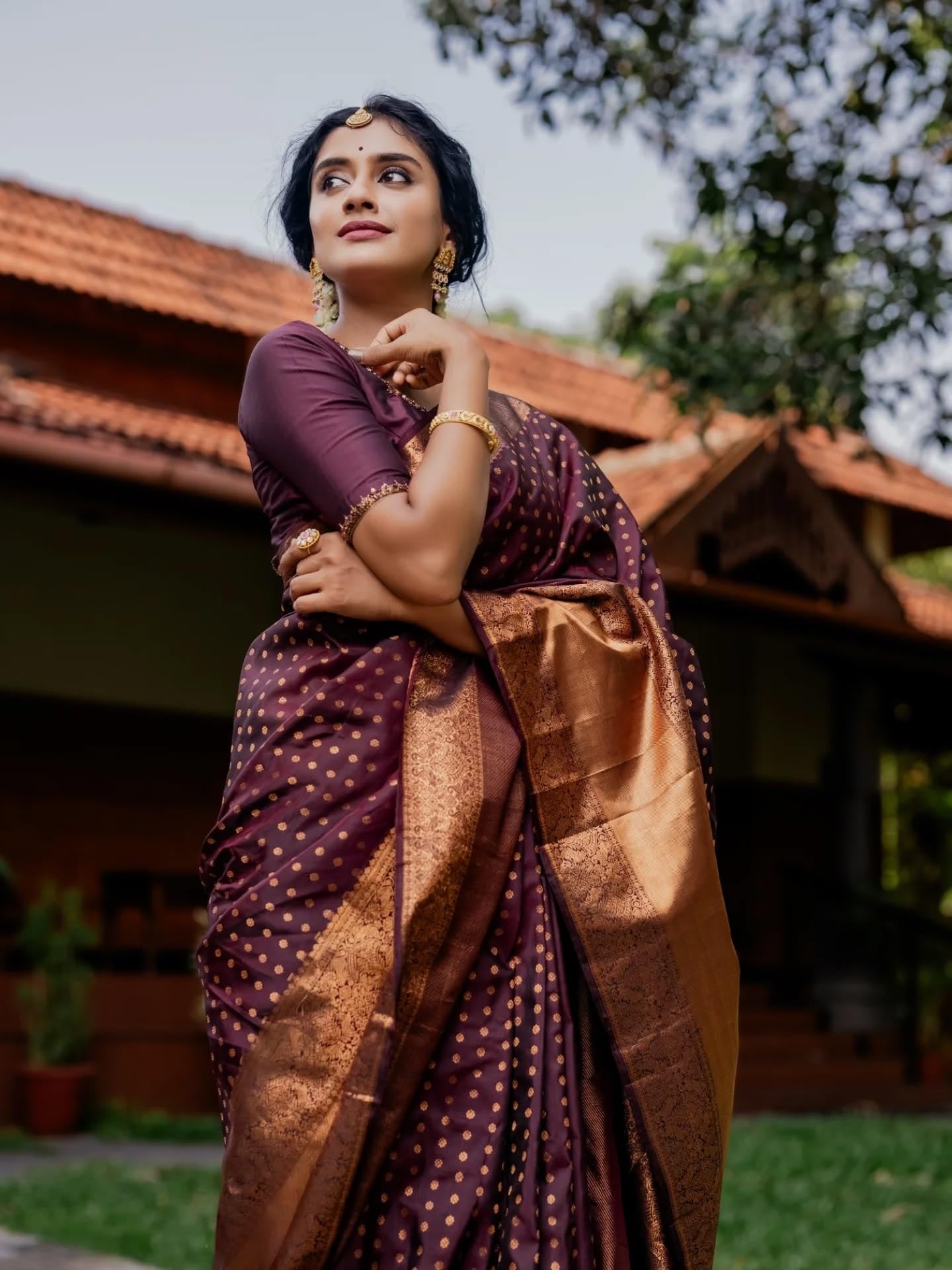 Sugathari Damen Maroon Banarasi Kanchipuram Art Silk Sari für Frauen - Traditioneller Hochzeit & Party Sari mit Blusenteil - Ethnischer indischer Seidensari für Braut Festlich (KS-156)
