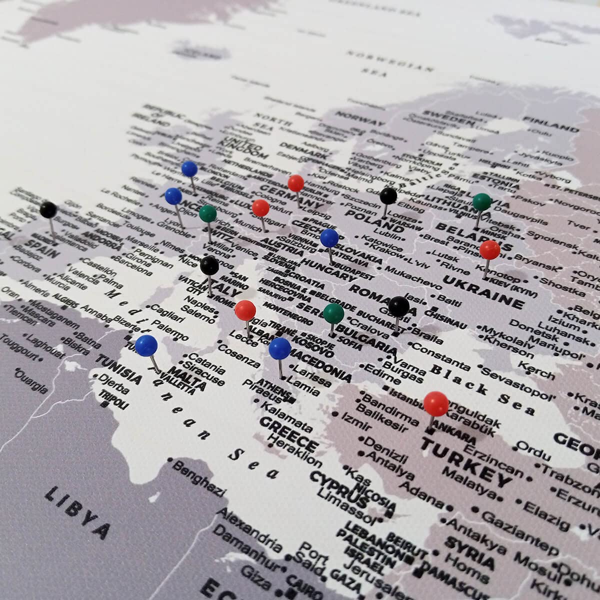 Mapa de Monumentos del Mundo - Lienzo de mapa de viaje de 39 x 23 pulgadas - Mapa del mundo detallado con pines - Mapa de pared canvas art bay - Tablero de destinos de viaje - Mapa listo para colgar