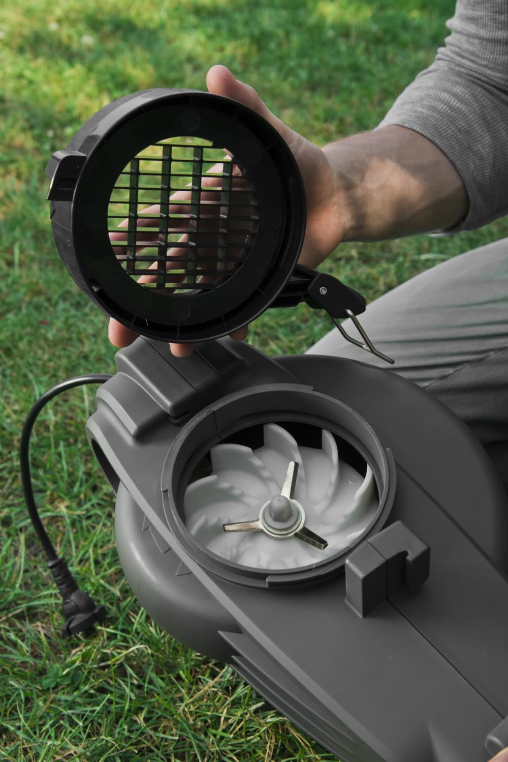 STIGA BL 130c V Soffiatore/Aspiratore Elettrico, 2600 W, 7 m³/min – Sacco 45 L, Mulching – Pulizia Giardino