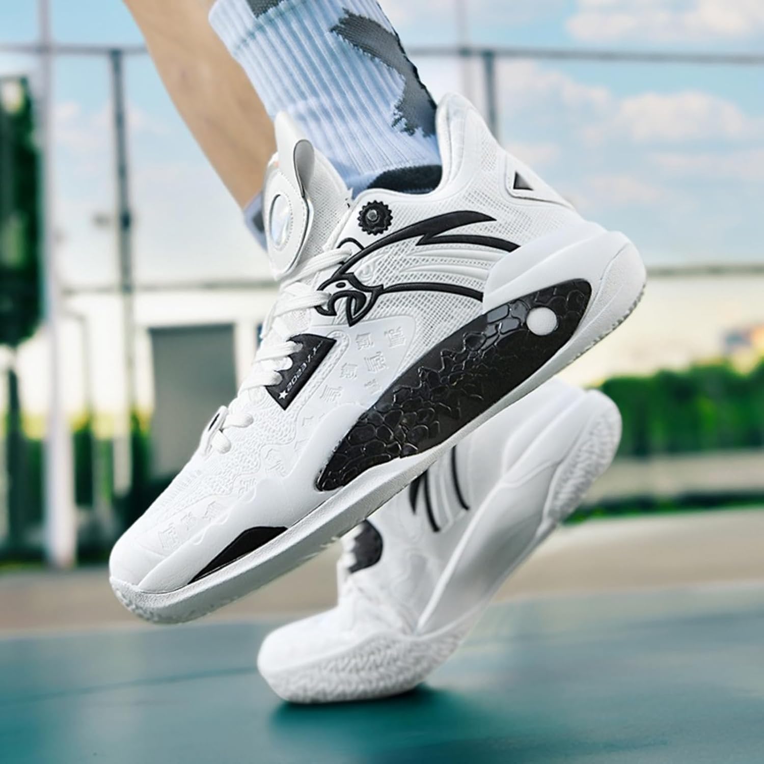 Men's Fashion Breathable Mesh Lace Up High Top Basketball Shoes Lightweight Non-Slip Outdoor Athletic Tennis Sneakers Classic Volleyball Baseball Sport Shoes