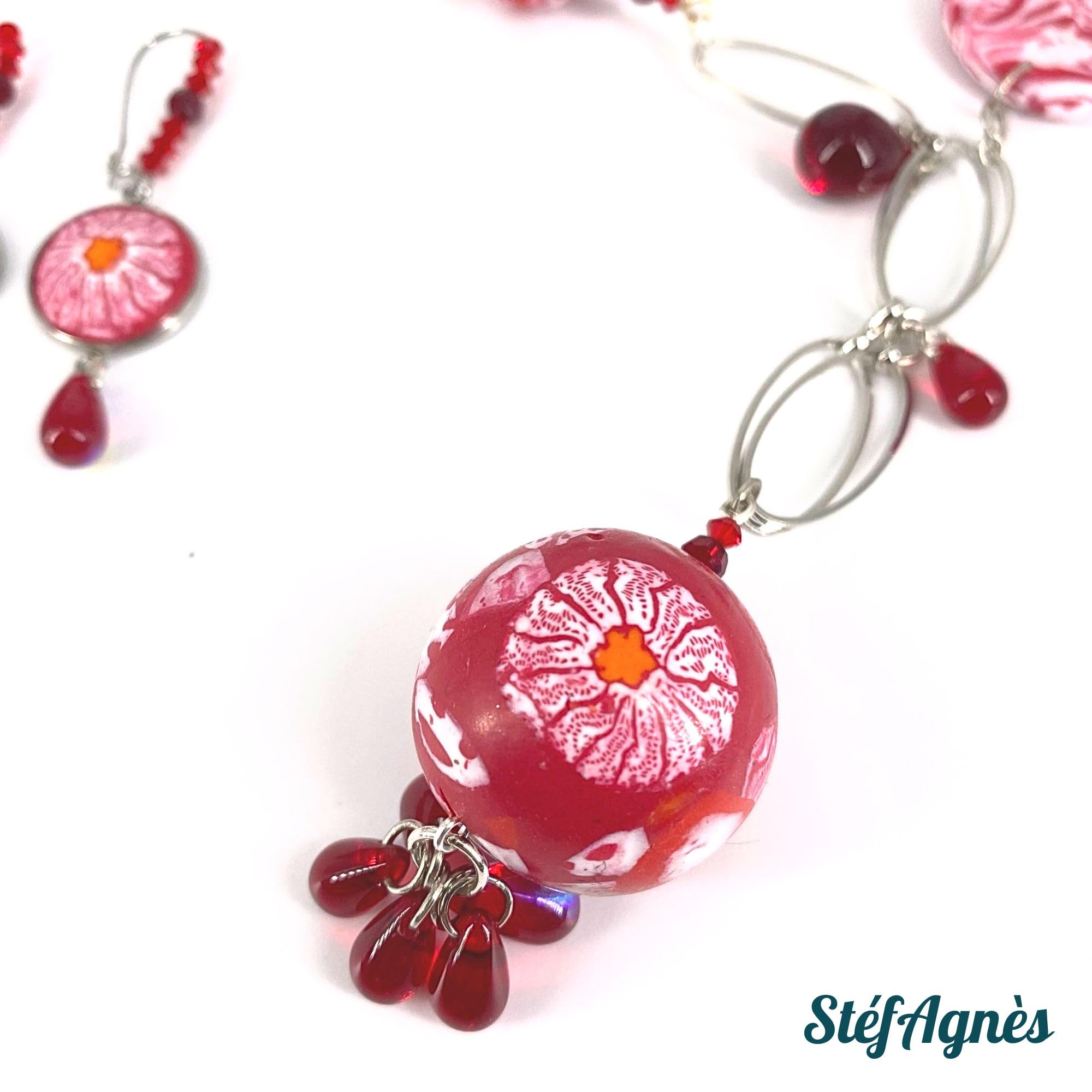 Collier long sautoir rouge avec dentelle et chaîne couleur argent – Bijou unique fait main | StéfAgnès