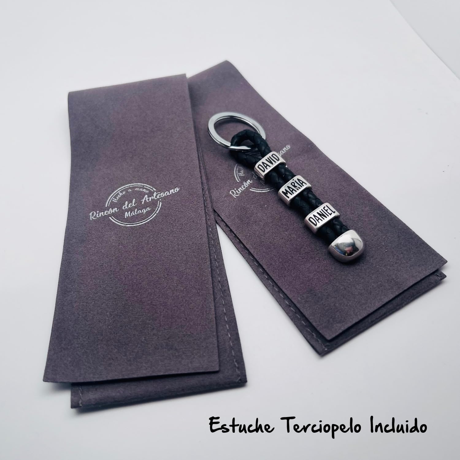 Llavero Personalizado con Nombres. Fabricado en Zamak Baño Plata y Cuero Español. Regalo día del padre. Llavero Hombre. Llavero Mujer. Modelo Terminal