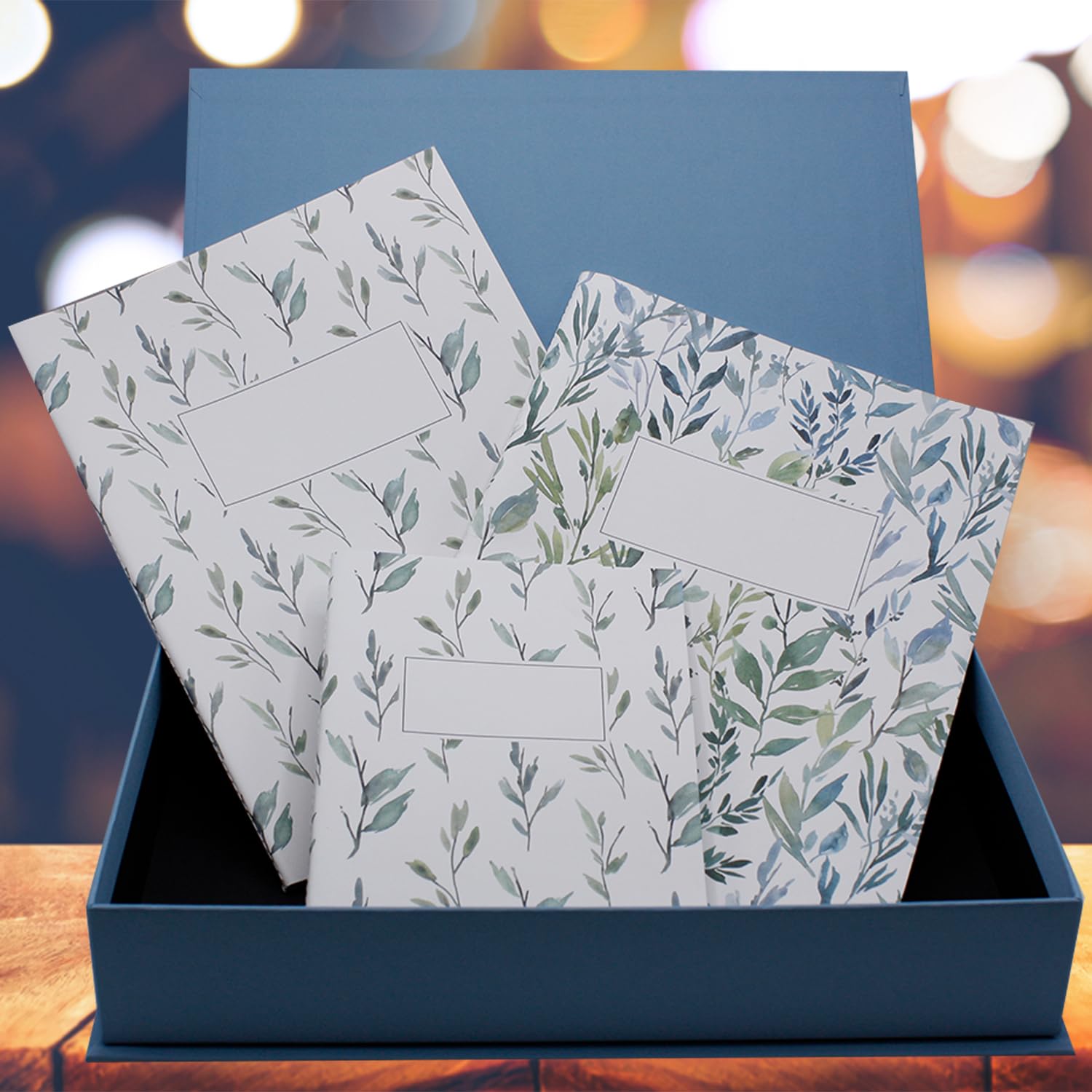 NEUSER PAPIER Pudełko prezentowe z pokrywką na zawiasach – 4 sztuki – DIN A4 – powlekane w kolorze szaroniebieskim – wewnątrz czarne kaszerowane – 334 x 242 x 65 mm – pudełko do przechowywania