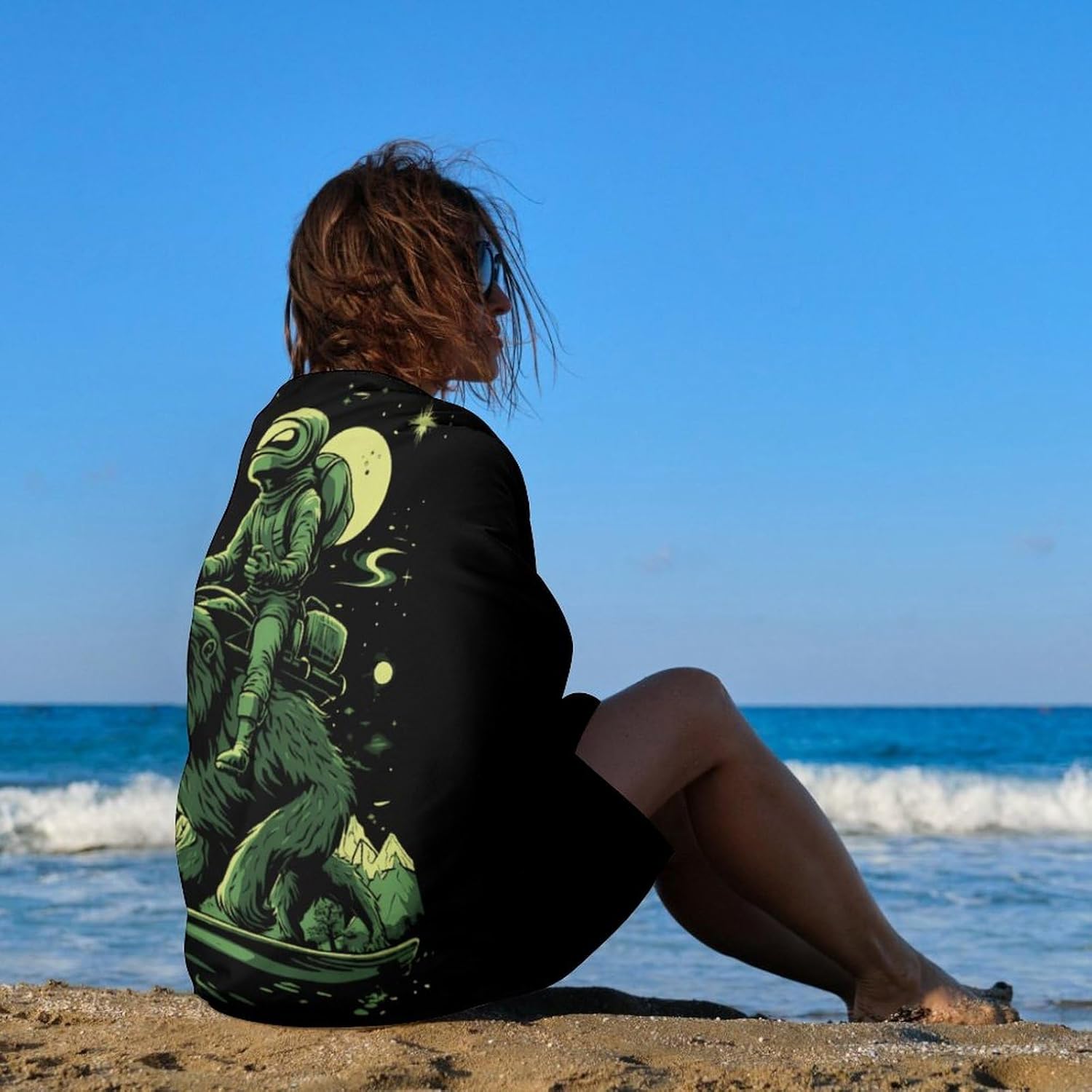 Aliens and Bigfoot Oversized Beach Towel Soft Absorbent Pool Bath Swim Towels for Adults Travel Vacation Gifts 130x80cm