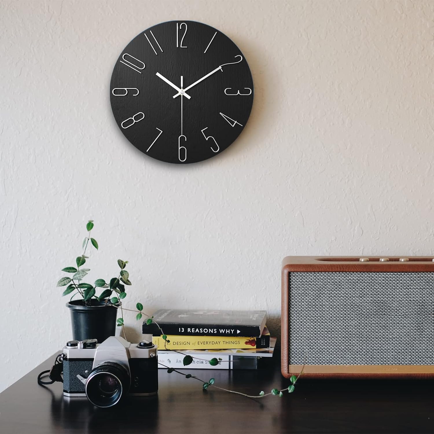Wall Clock, Silent Clock, Wall Clocks Battery Operated， 12 inch Modern Wall Clock, Suitable for Offices, Living Rooms, Kitchens, Homes, Schools (Black)