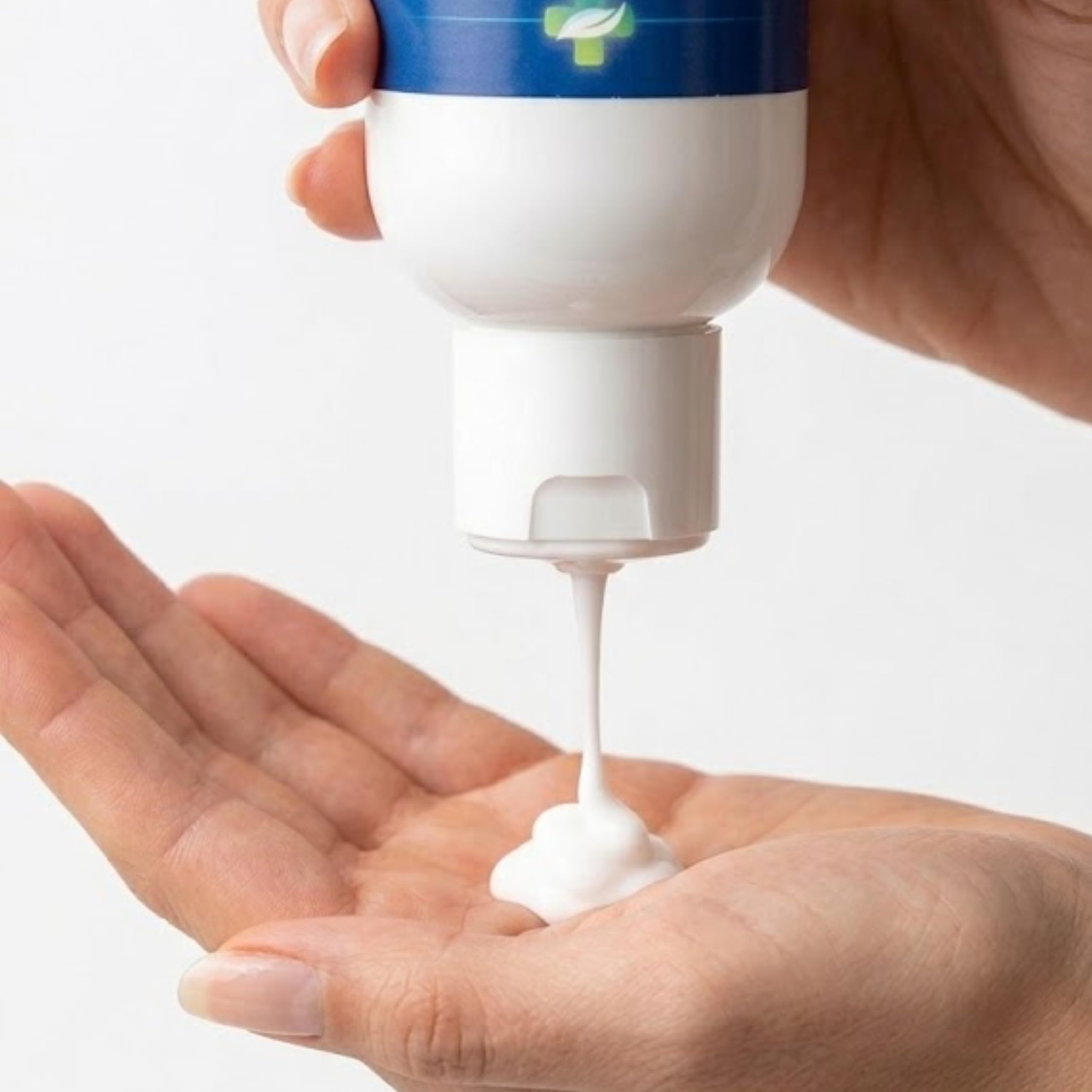 Venicalm Crema Rinfrescante e Lenitiva Gambe 100 ml – con Ippocastano, Centella Asiatica e Camomilla – Sensazione di Sollievo e Freschezza Quotidiana