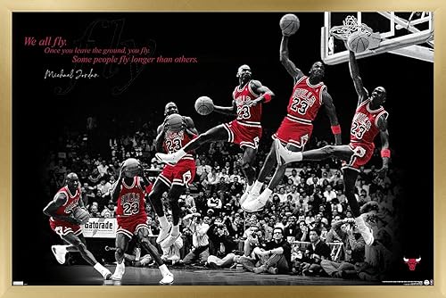 Trends International Michael Jordan - Póster de pared con mosca, 22.4 x 33.9 in, versión con marco dorado