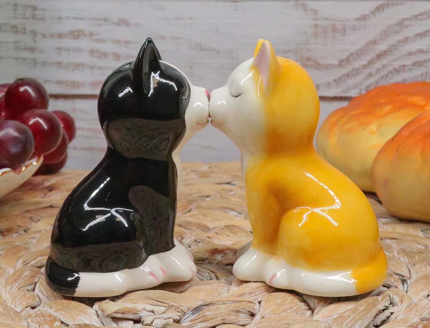 Set Of 1 Black And Yellow Kittens Salt And Pepper Shaker