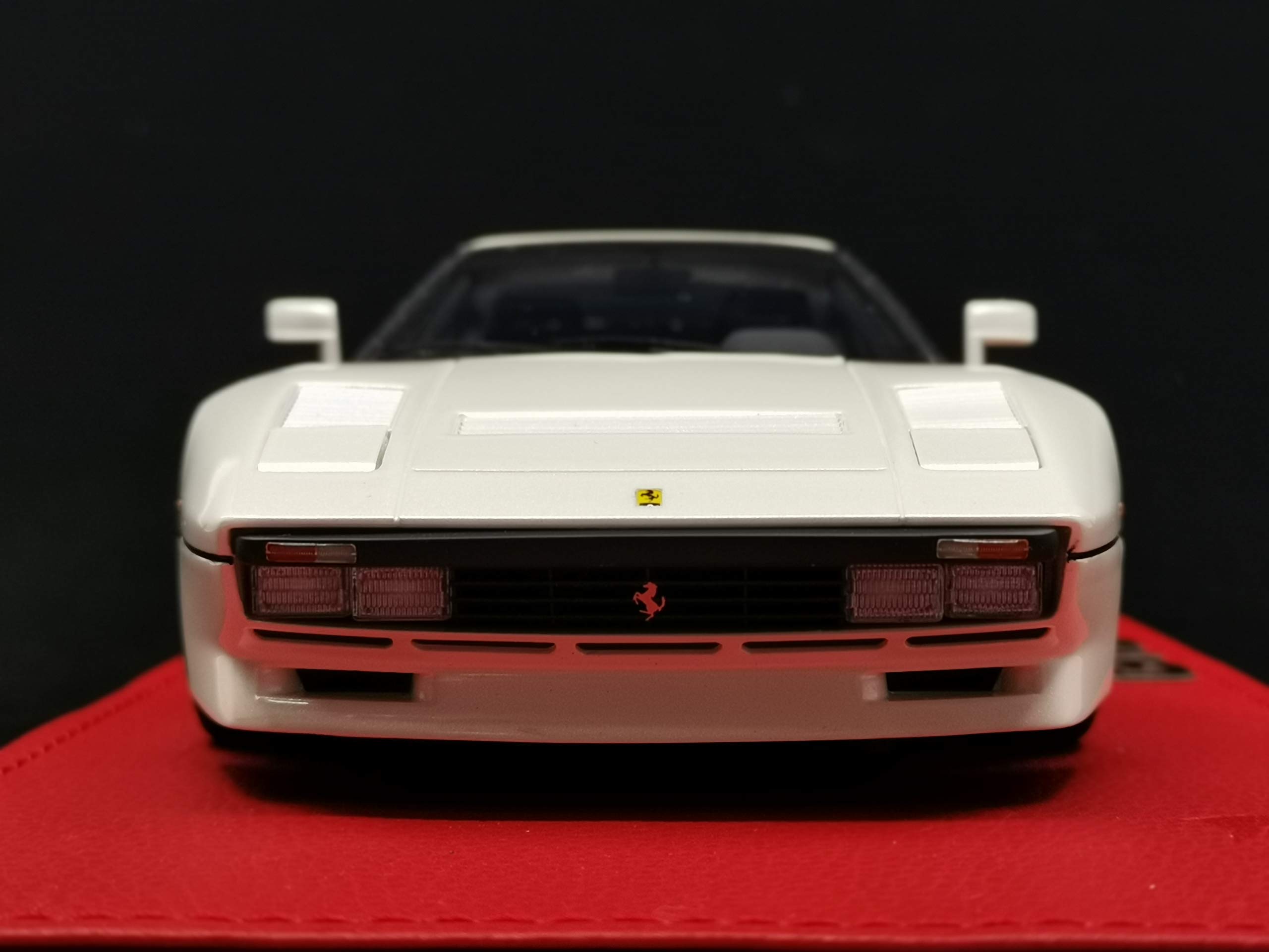 BBR Models 1/18 escala coches Ferrari 288 GTO 1984 blanco perla