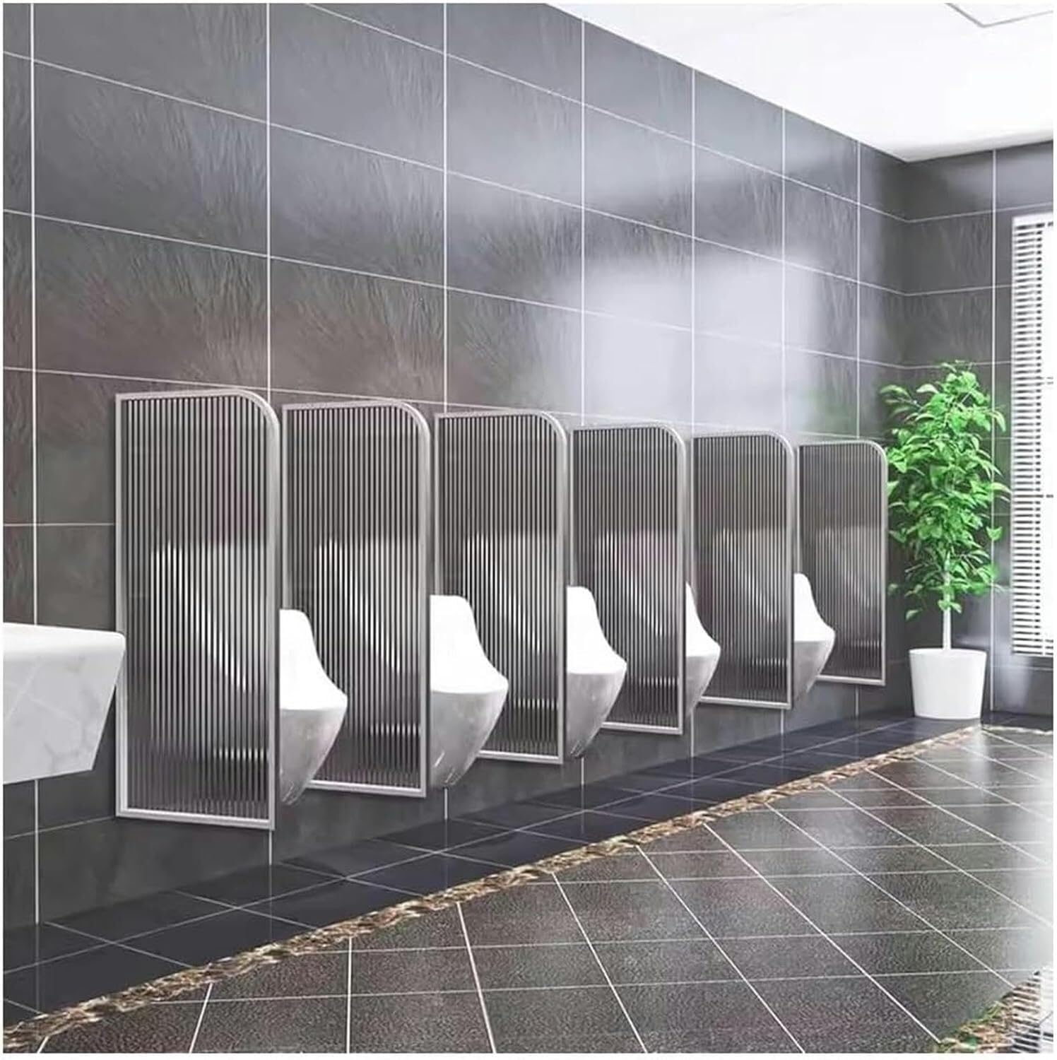 Séparation murale pour urinoir pour préserver l'intimité des sanitaires
