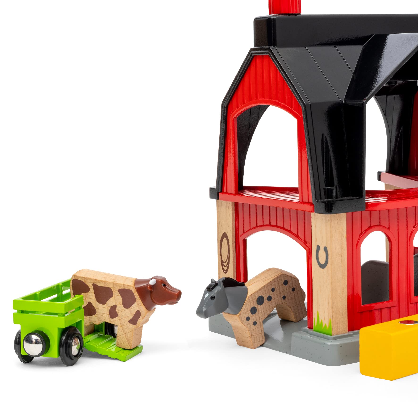 BRIO 36012 Tierscheune mit Heuwaggon - Zubehör zum Zugset für Kinder ab 3 Jahren