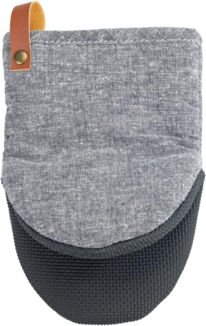 WENKO Ada Mini Oven Mitts - 1 Pair Oven Mitts with Neoprene Surfaces for Secure Grip of Hot Pots & Baking Trays & Molds - Hanging Loop - Washable - Grey/Black