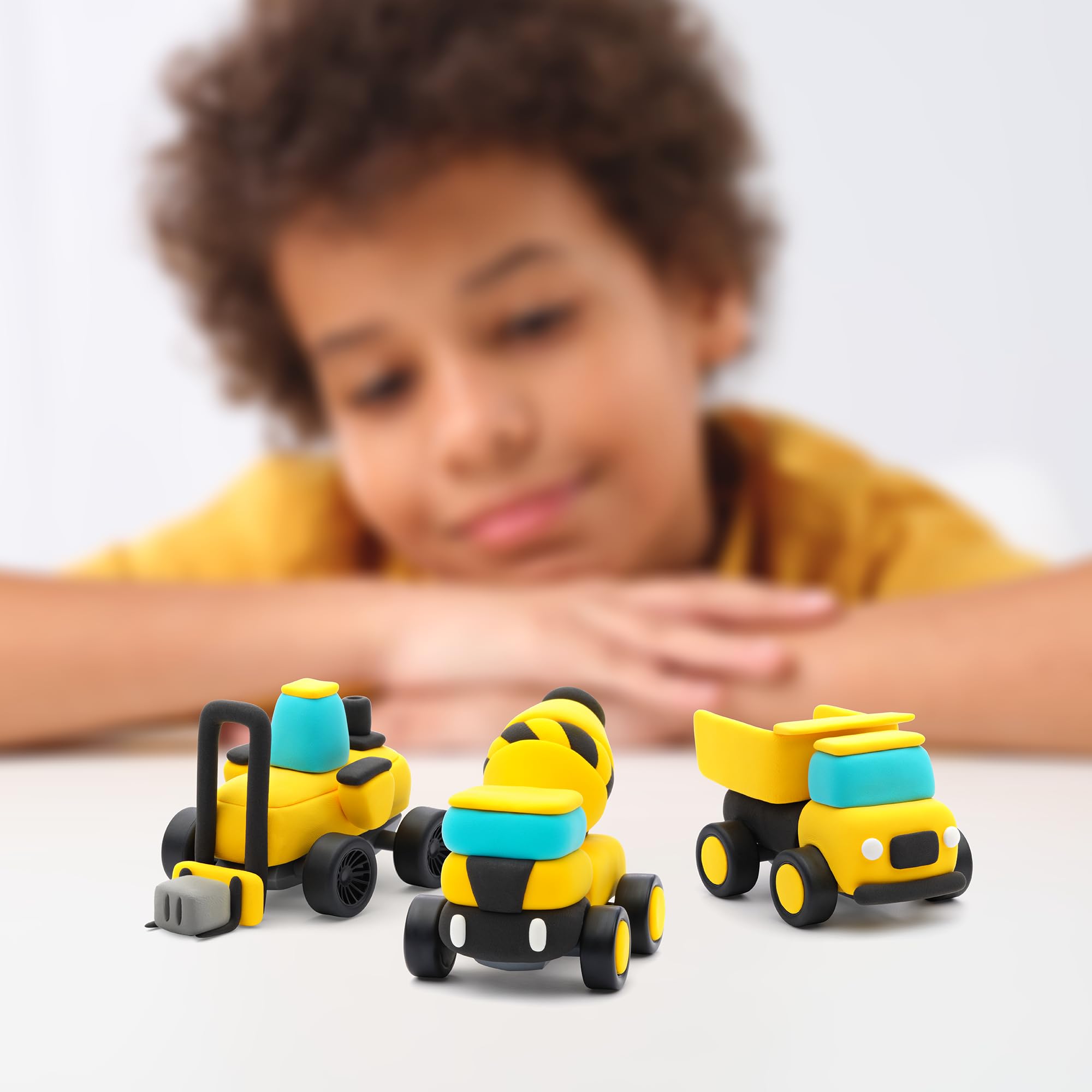 Hey Clay – Baufahrzeuge – Bunte, lufttrocknende Modelliermasse, 12 Dosen mit lustiger interaktiver App für Kinder ab 3 Jahren