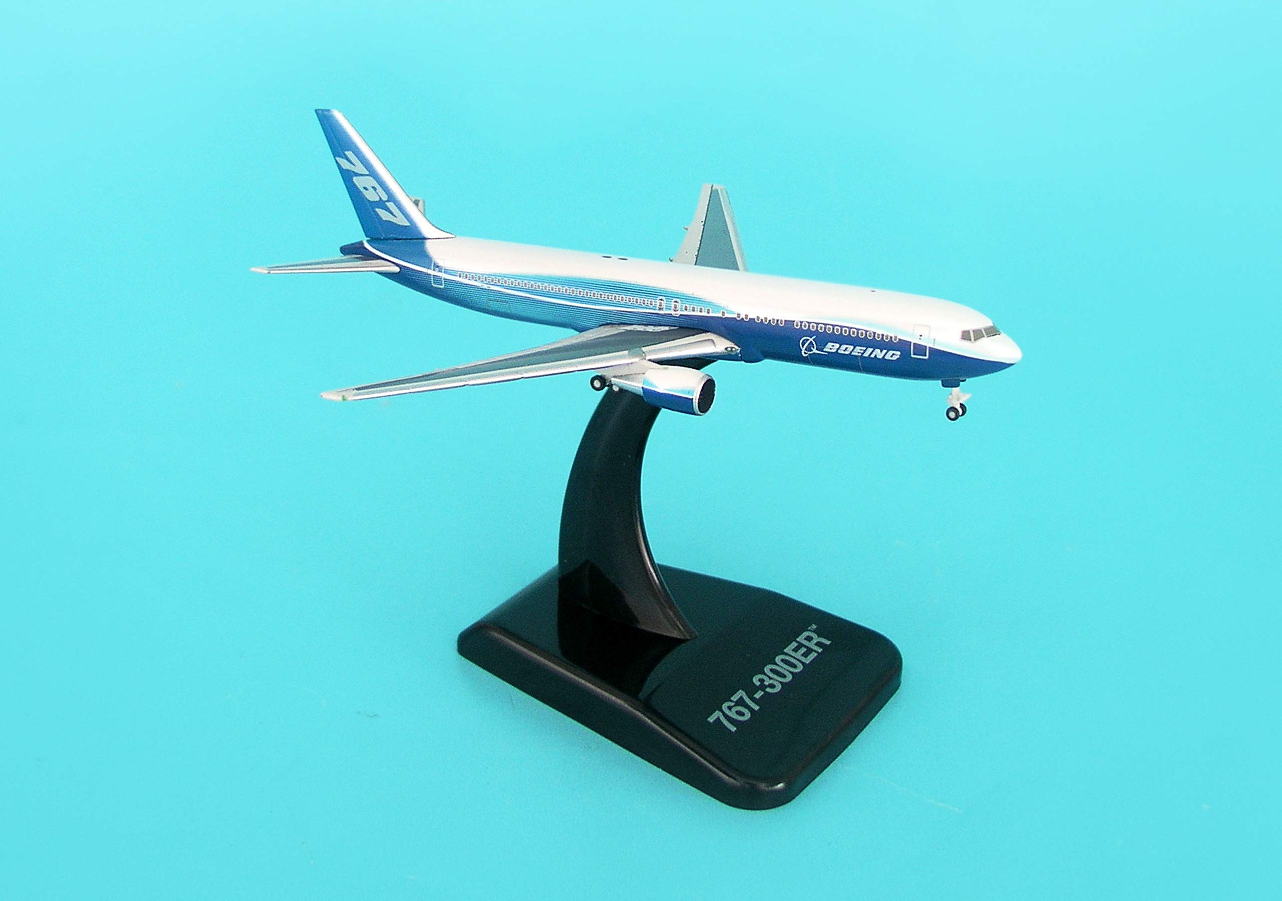 Hogan Boeing 767 300 Er 1/500 : Amazon.in: Toys & Games