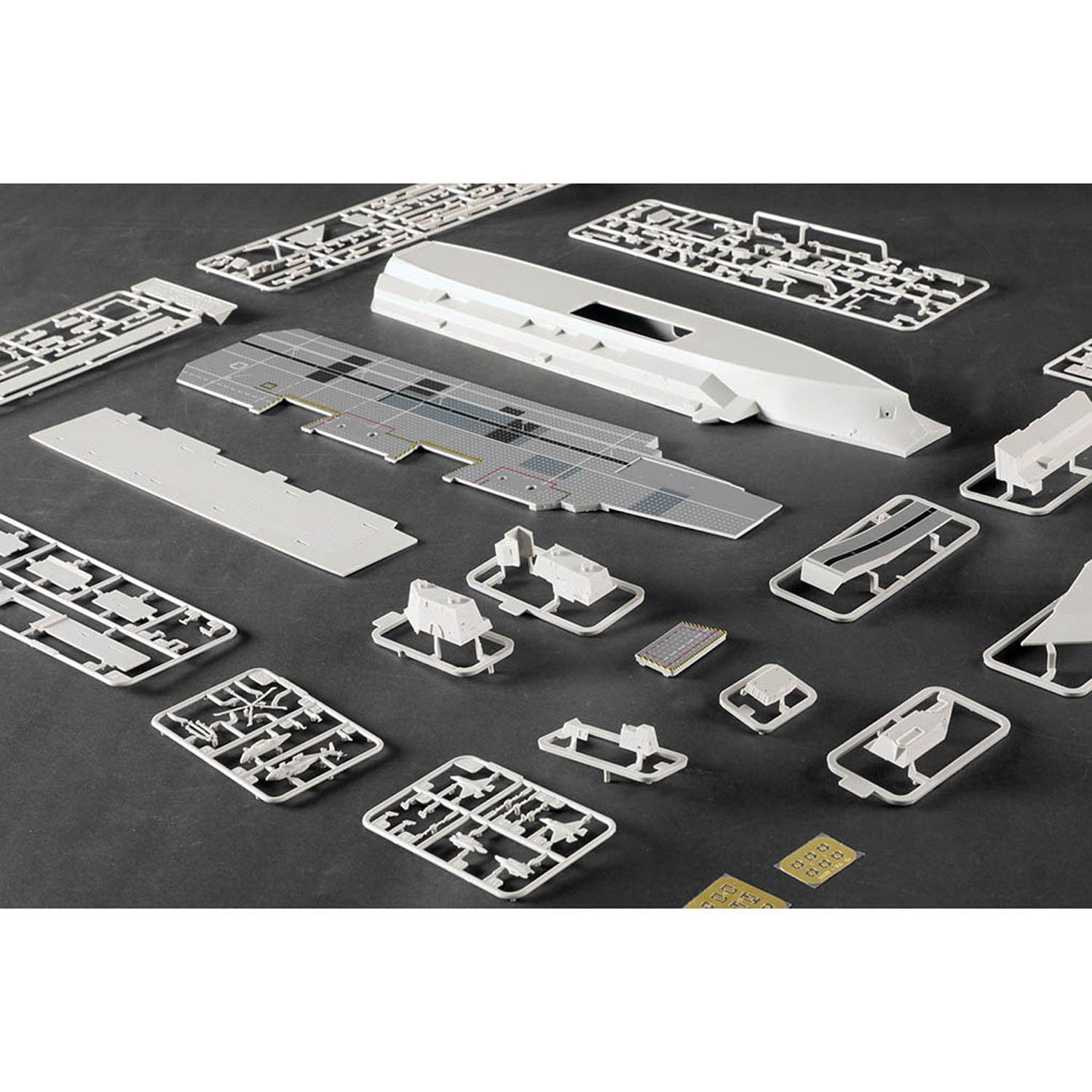 Trumpeter 1/700 06751 Queen Elizabeth Portaerei 380+ Parti di Plastica Statico FAI DA TE Modello Kit Regalo Per Collezione Adulto