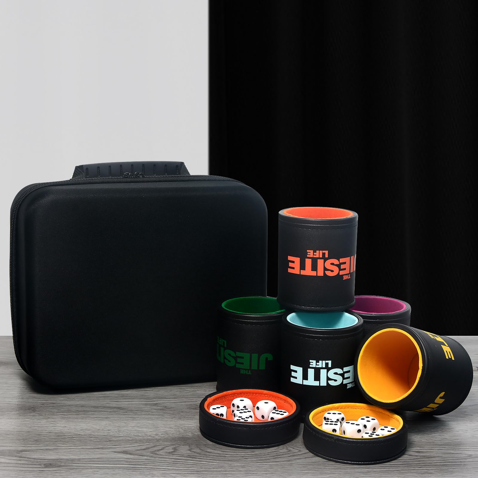 Juego de dados de cuero con forro silencioso y 5 tazas de dados con tapa y 30 dados acrílicos, estuche exclusivo de almacenamiento y transporte para viajes, juego Yahtzee, dados clásicos Farkle (mixto