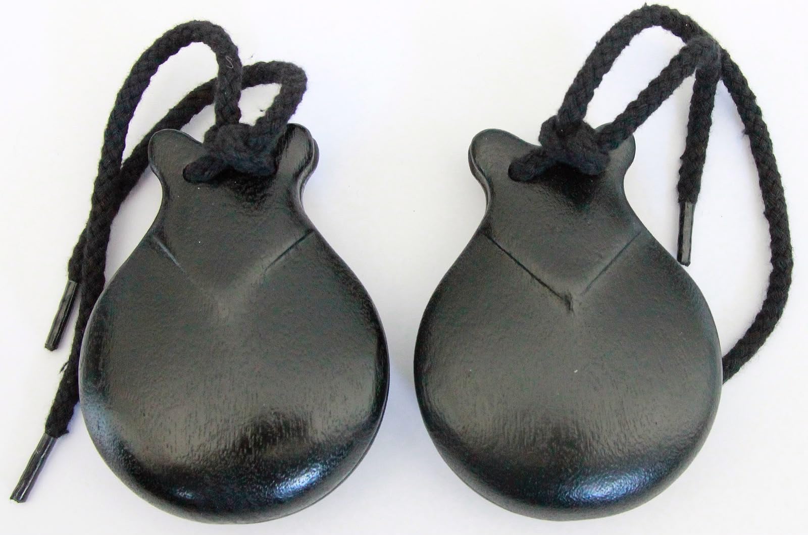 Castañuela color negro de Madera caoba oscurecida nº6 Triana-Qbano de percusión para baile flamenco. Hecha en España.