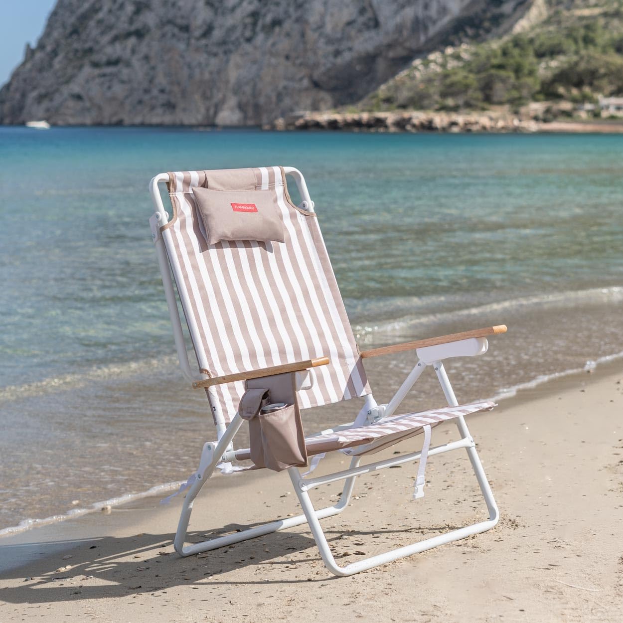 Flamingueo Silla Playa Plegable - Reclinable 5 Posiciones - Bolsillo Insulado Frío - Bolsillo para Móvil - Asas Mochila - Almohada Ergonómica - Aluminio y Poliéster - Beige