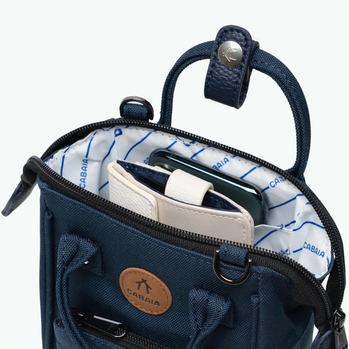 Cabaïa Nano Bag – Umhängetasche 1,8 L für Damen und Herren – recyceltes, wasserabweisendes und veganes Material – kompaktes und praktisches Design