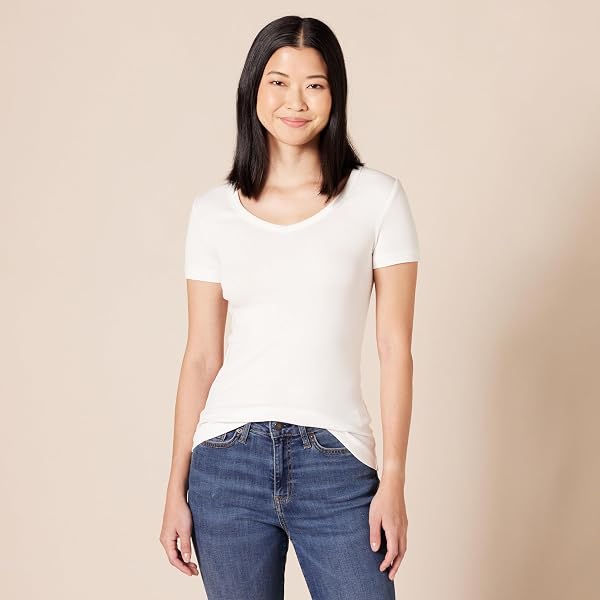 Amazon Essentials Amazon Essentials Damen Basic V-Ausschnitt T-Shirt mit Kurzen Ärmeln, Schmale Passform L Weiß in use