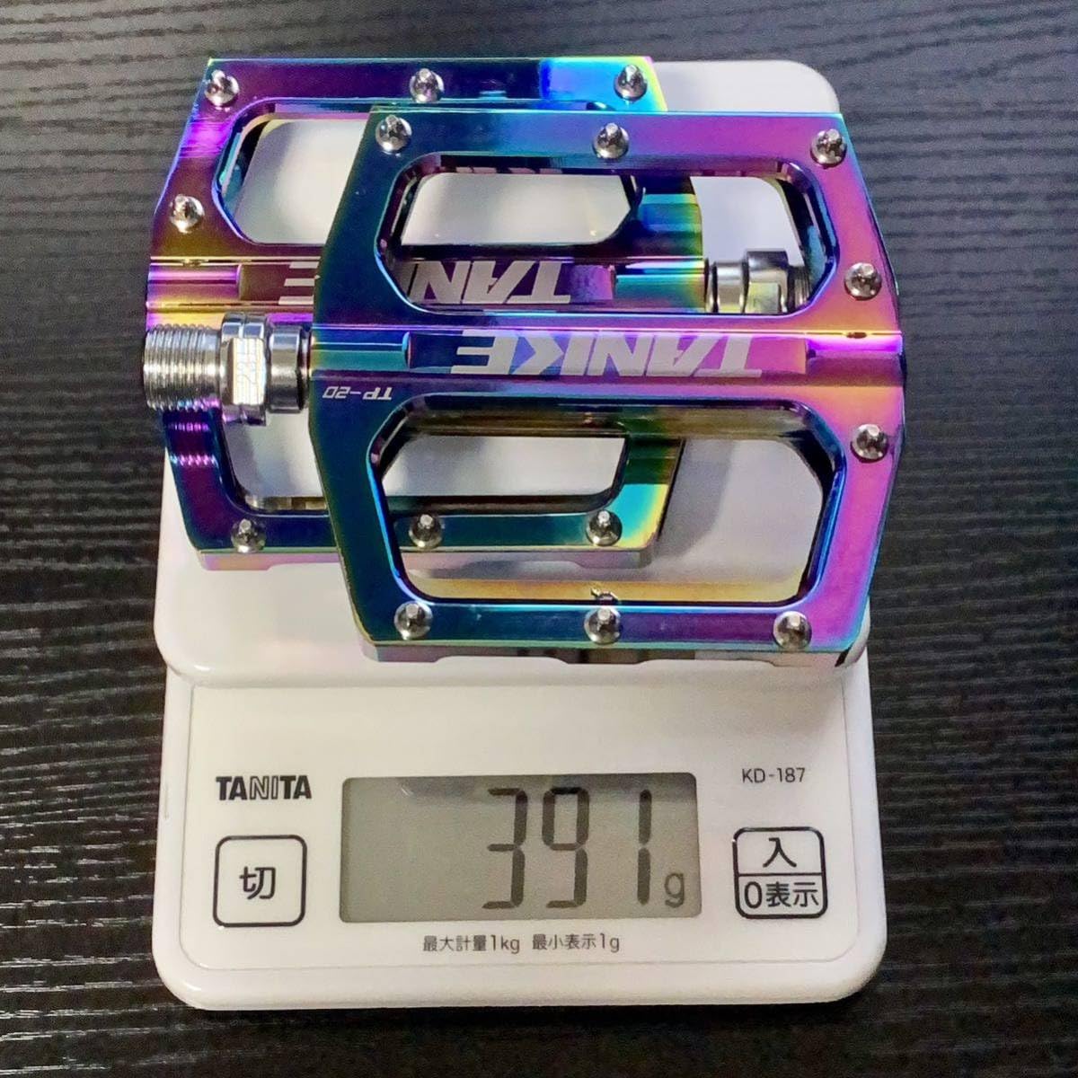 Amazon | TANKEフラットペダル オイルスリックカラー 自転車ペダル 