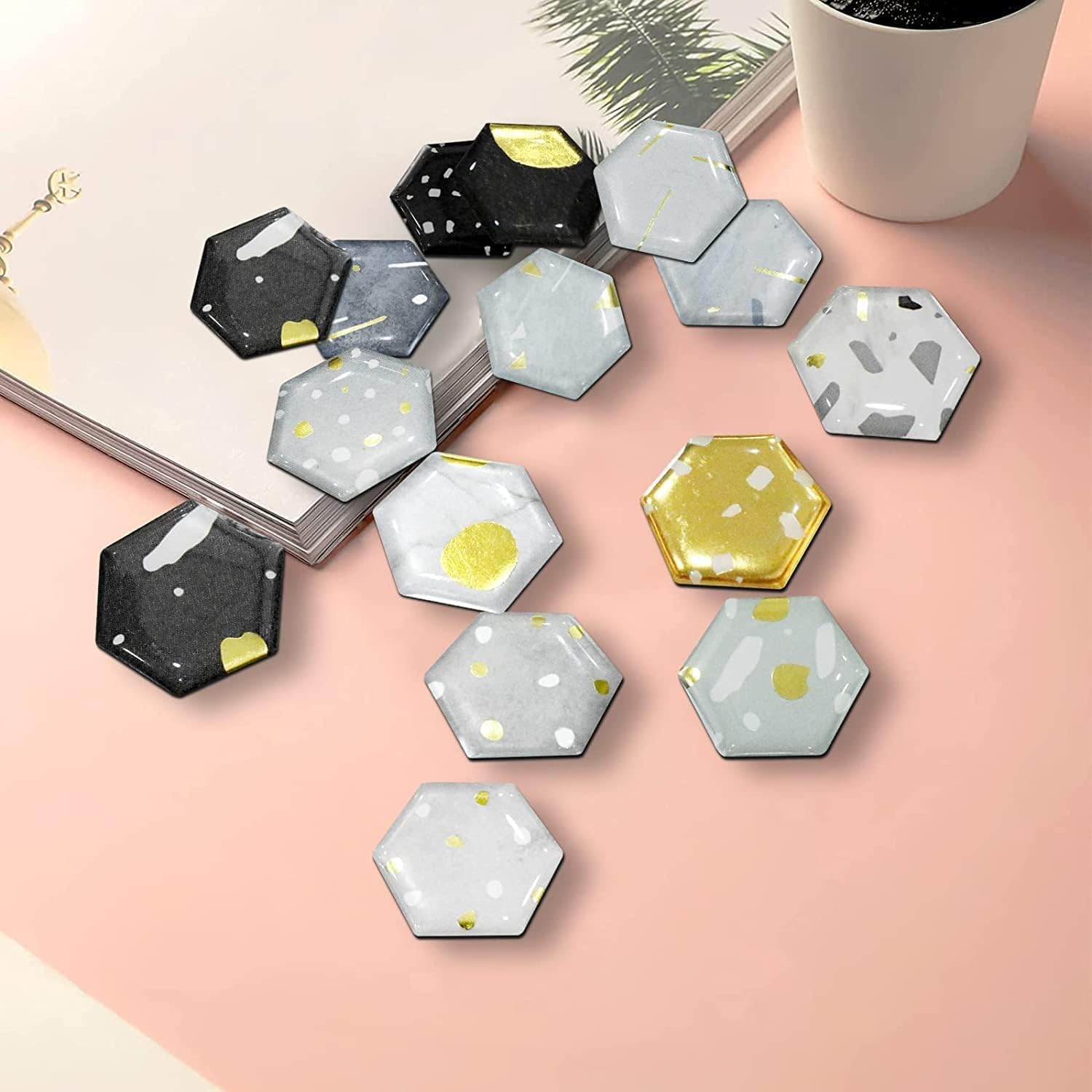OTUIUTO 28 magneti a forma di emoji per frigorifero, divertenti magneti per frigorifero, per lavagna, armadietti, magneti decorativi per ufficio e cucina, regali per donne ed appassionati di emoji