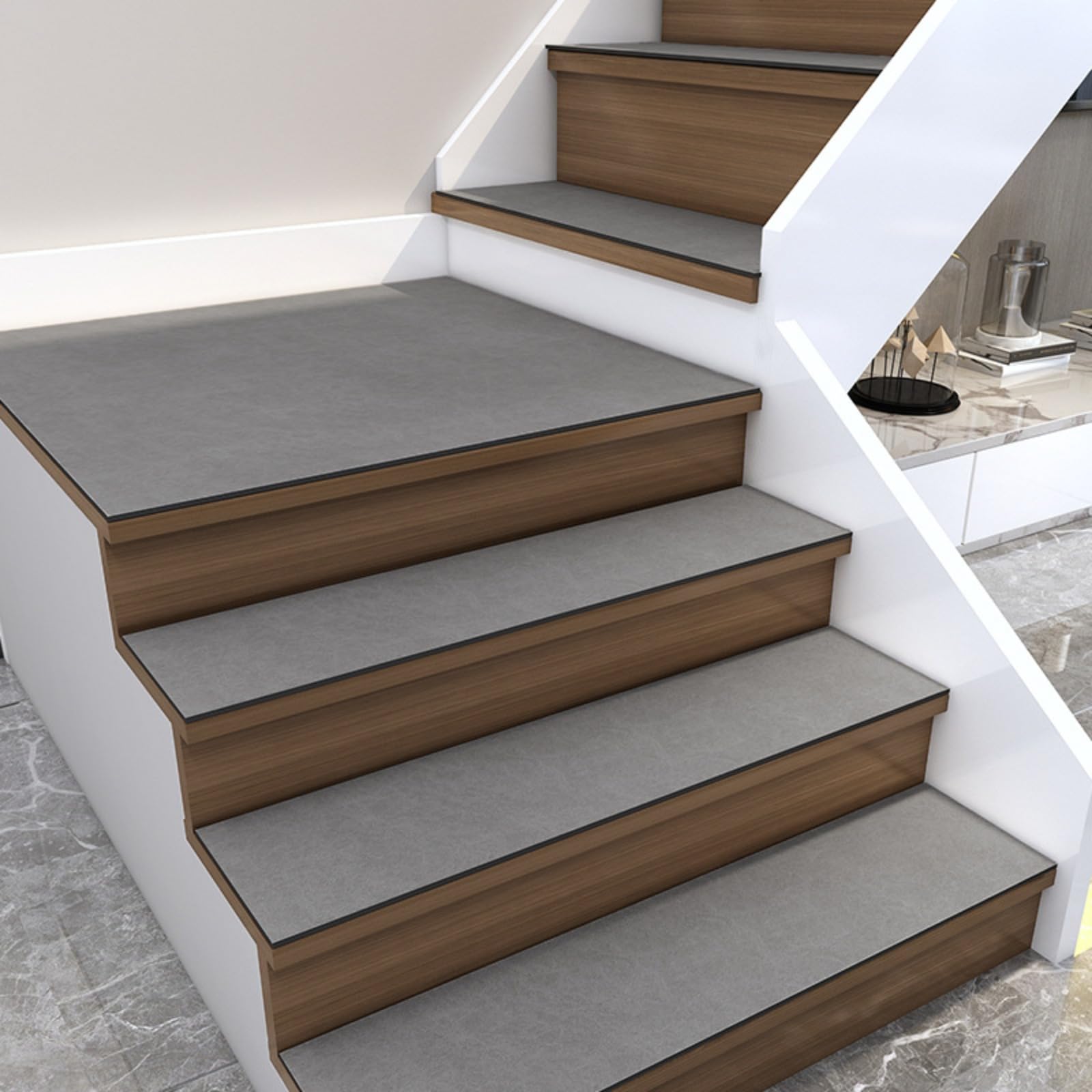 Alfombra antideslizante para escaleras que evita caídas y protege peldaños del desgaste