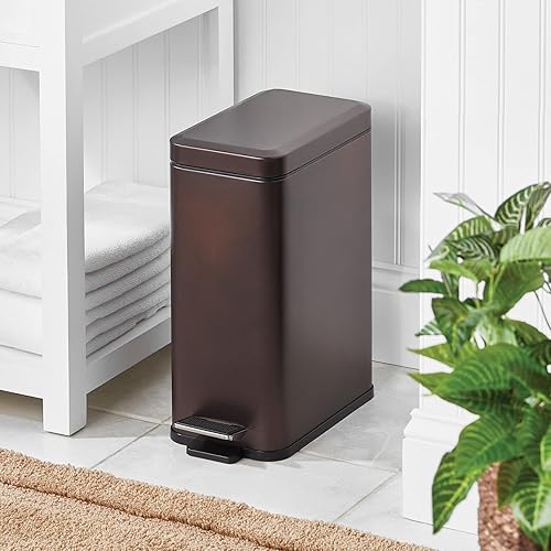 Miniatura 2 de mDesign - Cubo de basura de 2,6 galones de perfil delgado con escalón de metal, papelera, contenedor de basura, baño, tocador, dormitorio, cocina,