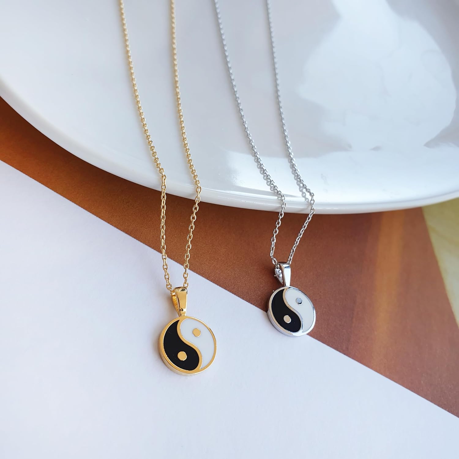 Yin Yang Pendant Black White Necklace 18K Gold Dipped Enamel Black White Circle Coin Charm Yin and Yang Pendant Necklace