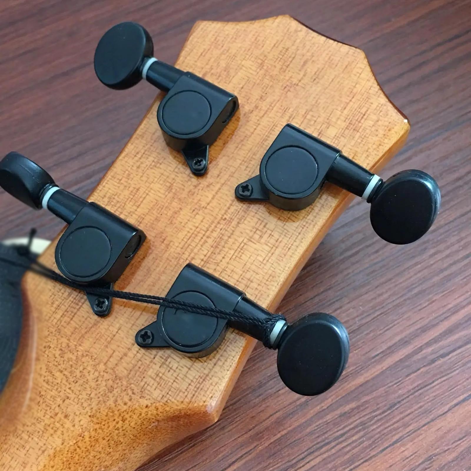 23-Zoll-Konzert-Ukulele, Mahagoni, Glänzend, 4 Nylonsaiten, Kleine Akustikgitarre Ukulele für Anfänger