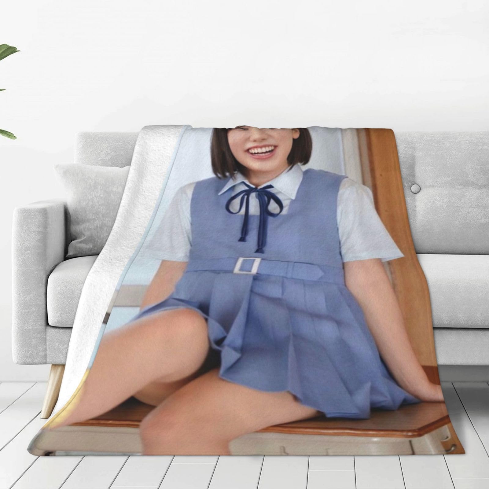 Amazon｜korkus 芦田愛菜 ブランケット フランネルブランケット 写真