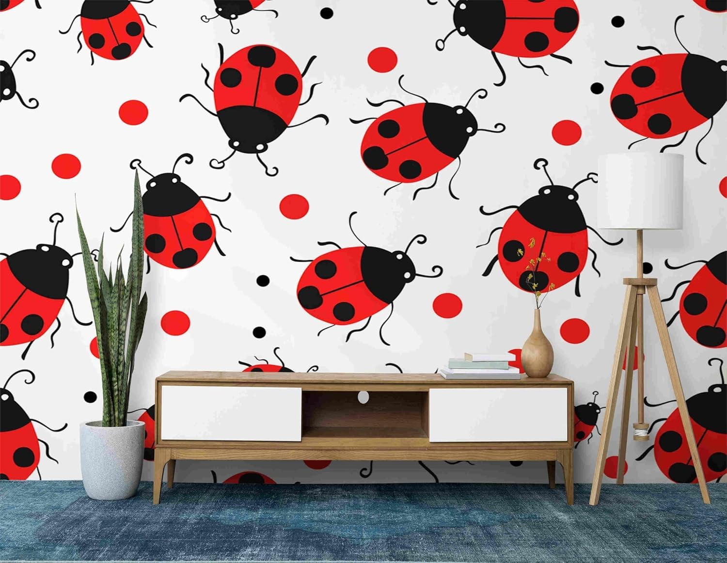 Papier peint panoramique coccinelle pour masquer un mur abîmé de salon 3D
