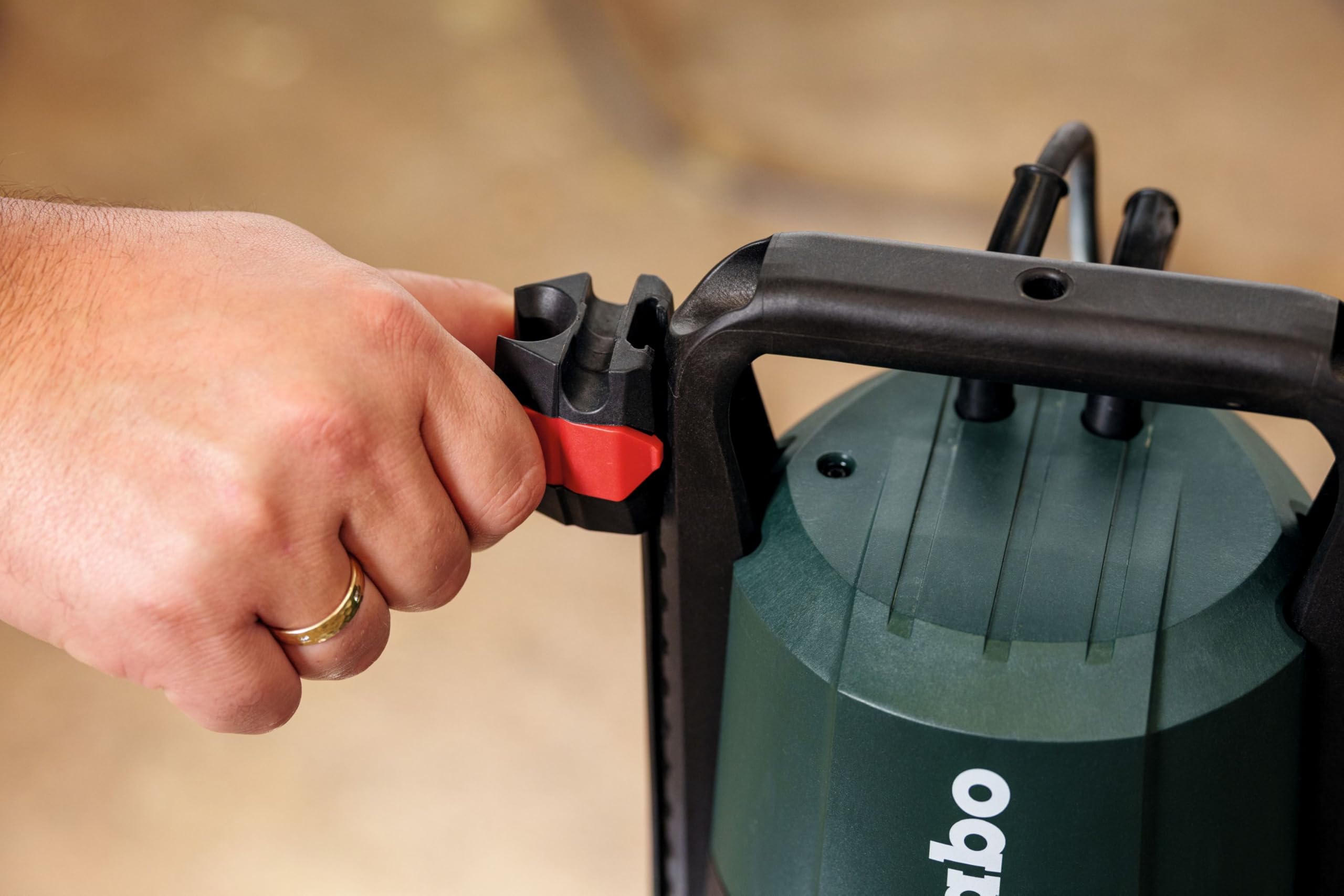 metabo Kombi‑Tauchpumpe KP 160‑35 SF - 500 W, 16.000 l/h, flachabsaugend bis 1 mm, Partikel bis 35 mm - Für Klar‑ & Schmutzwasser, Schwimmerschalter, Quick‑Anschluss, robustes Kunststoffgehäuse
