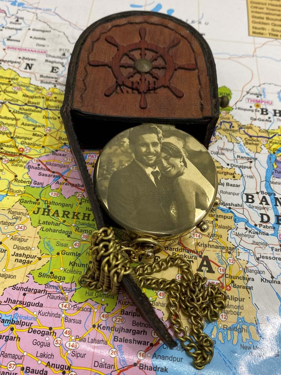 Bussola tascabile in ottone da 5,1 cm, con catena e ruota marrone, regalo romantico per lui/lei, regalo per marito, compleanni, anniversari, San Valentino