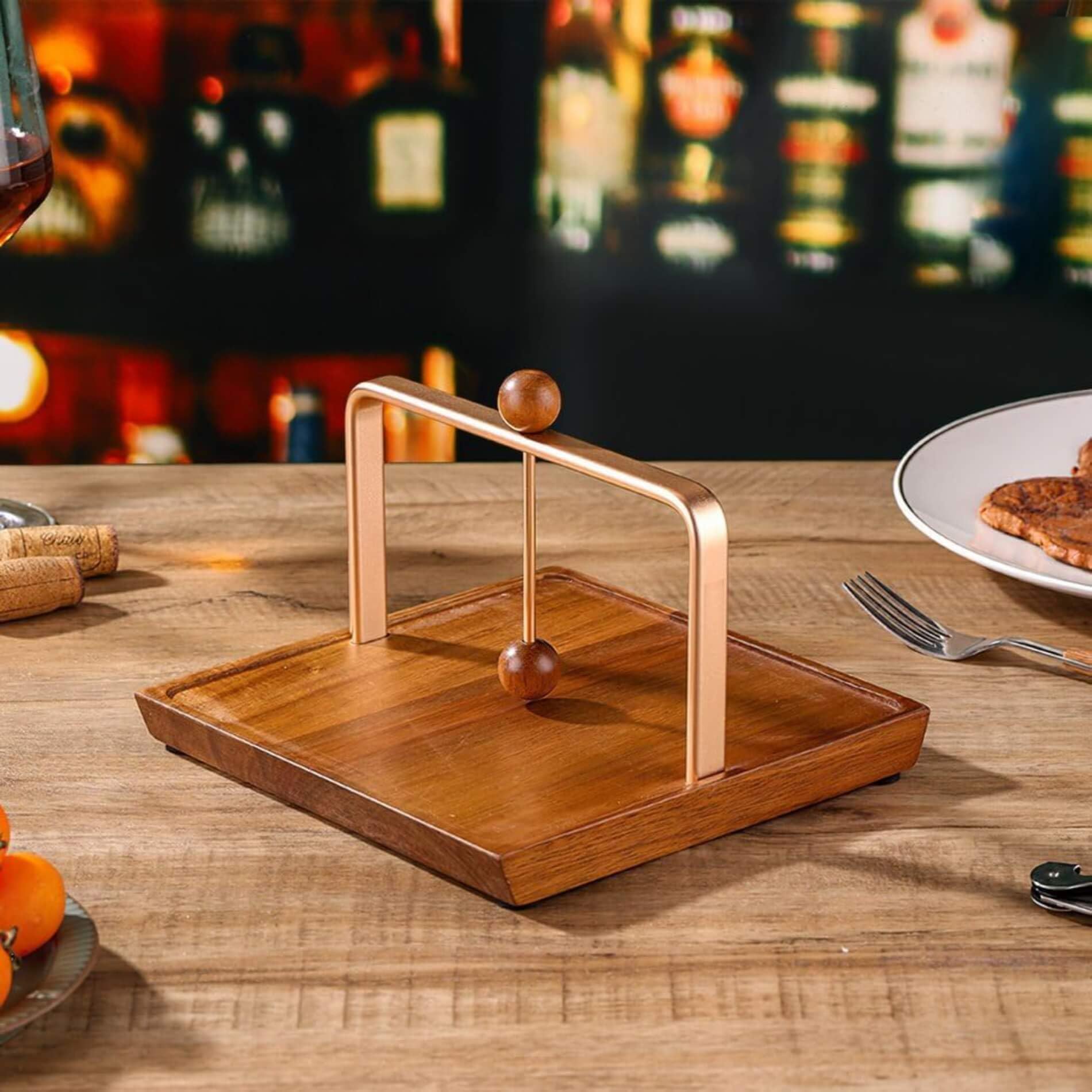 Portatovaglioli da Tavolo in Legno di Acacia e Metallo Dorato, con Braccio Fermatovaglioli Ponderato, Design Moderno ed Elegante per Cucina, Ristorante e Giardino