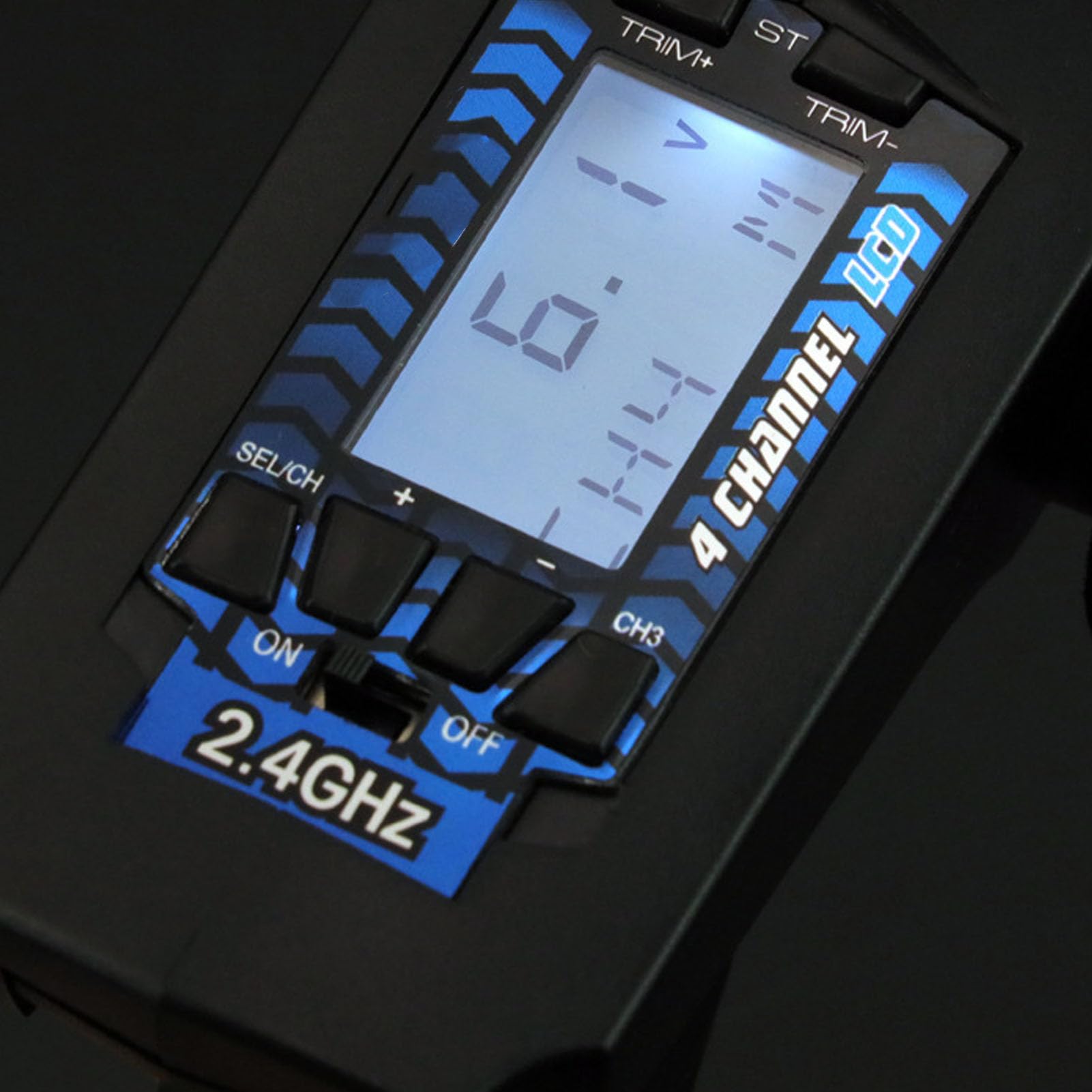 Transmisor de Control Remoto Versátil de 2,4 GHz y 4 Canales con Pantalla LCD para Coches y Barcos RC, Diseño Ligero de ABS, Ideal para Entusiastas, Paquete de 1 Unidad