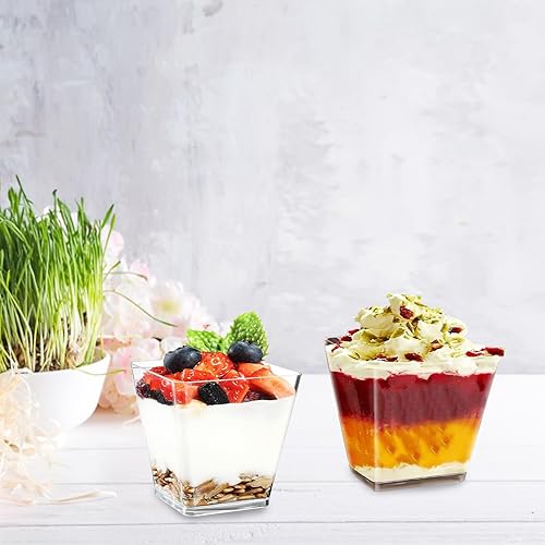 Miniatura 5 de Paquete de 100 mini tazas cuadradas de postre de 4 onzas con cucharas y tapas, tazas de plástico transparente con tapas para aperitivos, pudines,