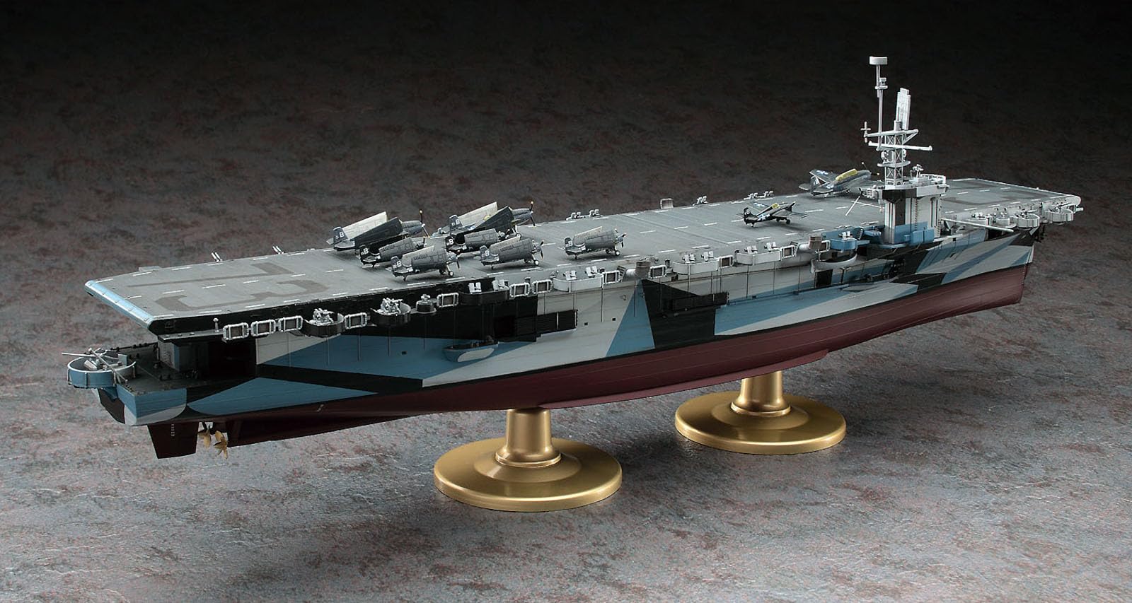 Amazon | ハセガワ 1/350 アメリカ海軍 護衛空母CVE-73 ガンビアベイ