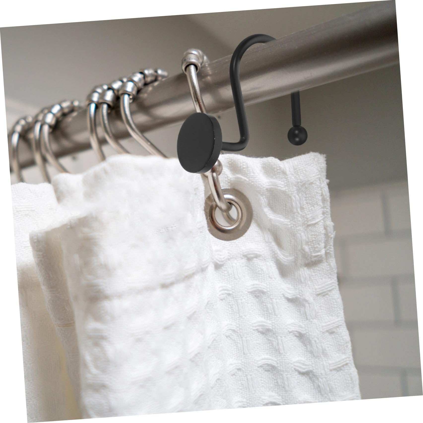NUOBESTY Lot de 24 Crochets de Rideau de Noirs en Métal Massif Accessoires Décoratifs Résistants à L'Humidité pour Tringle Anneaux Rustiques pour Salle de Bain et Rideaux Légers