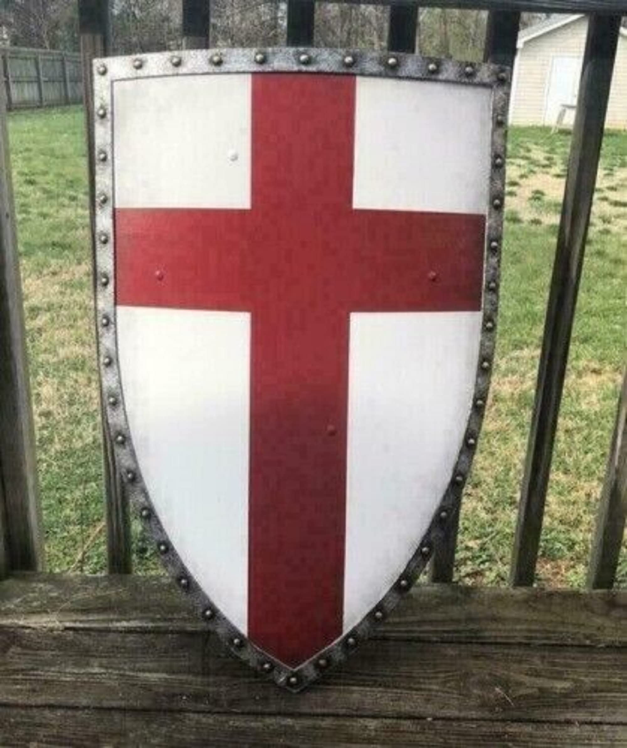 Bouclier médiéval armure chevaliers templiers croix noire bouclier croisé combat bouclier guerrier bouclier reconstitution LARP armure bouclier cosplay bouclier combat bouclier Halloween