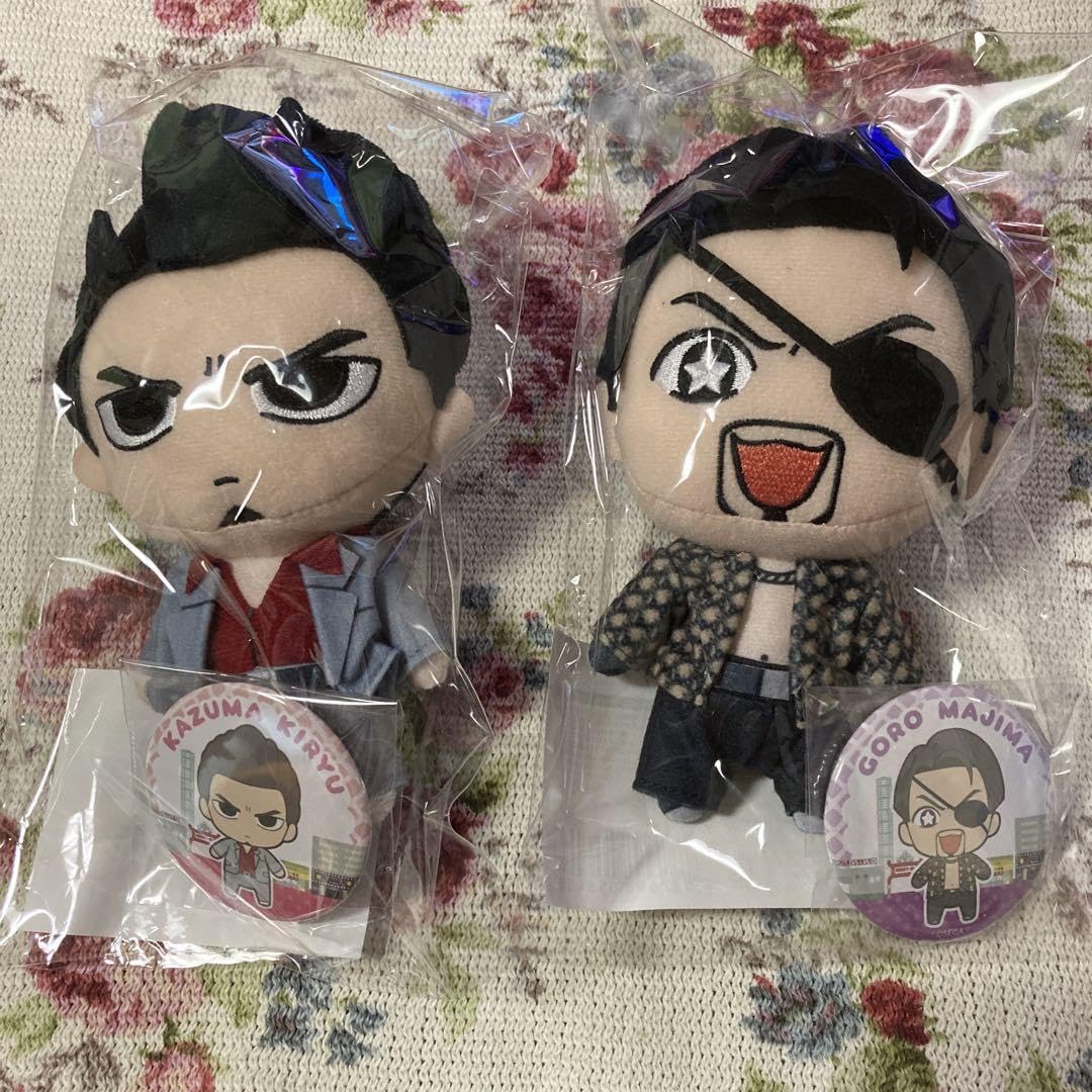 Amazon.co.jp: 龍が如く ぬいぐるみ&缶バッジセット 桐生一馬 真島吾朗 