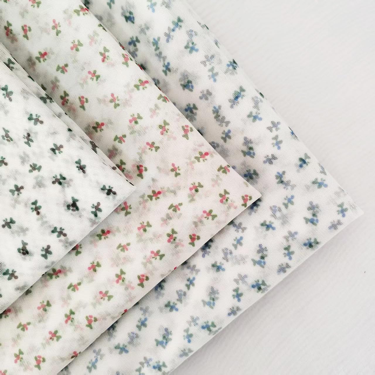 netzgewebe stoff mit Blumenmuster Tüllstoff Netzstoff organza stoff Bunter Spitzenstoff tischläufer stoff für Vorhänge Bekleidung Deko Weihnachten Hochzeit 150 cm Breit,Dunkelgrün + Saphirblau10 Meter
