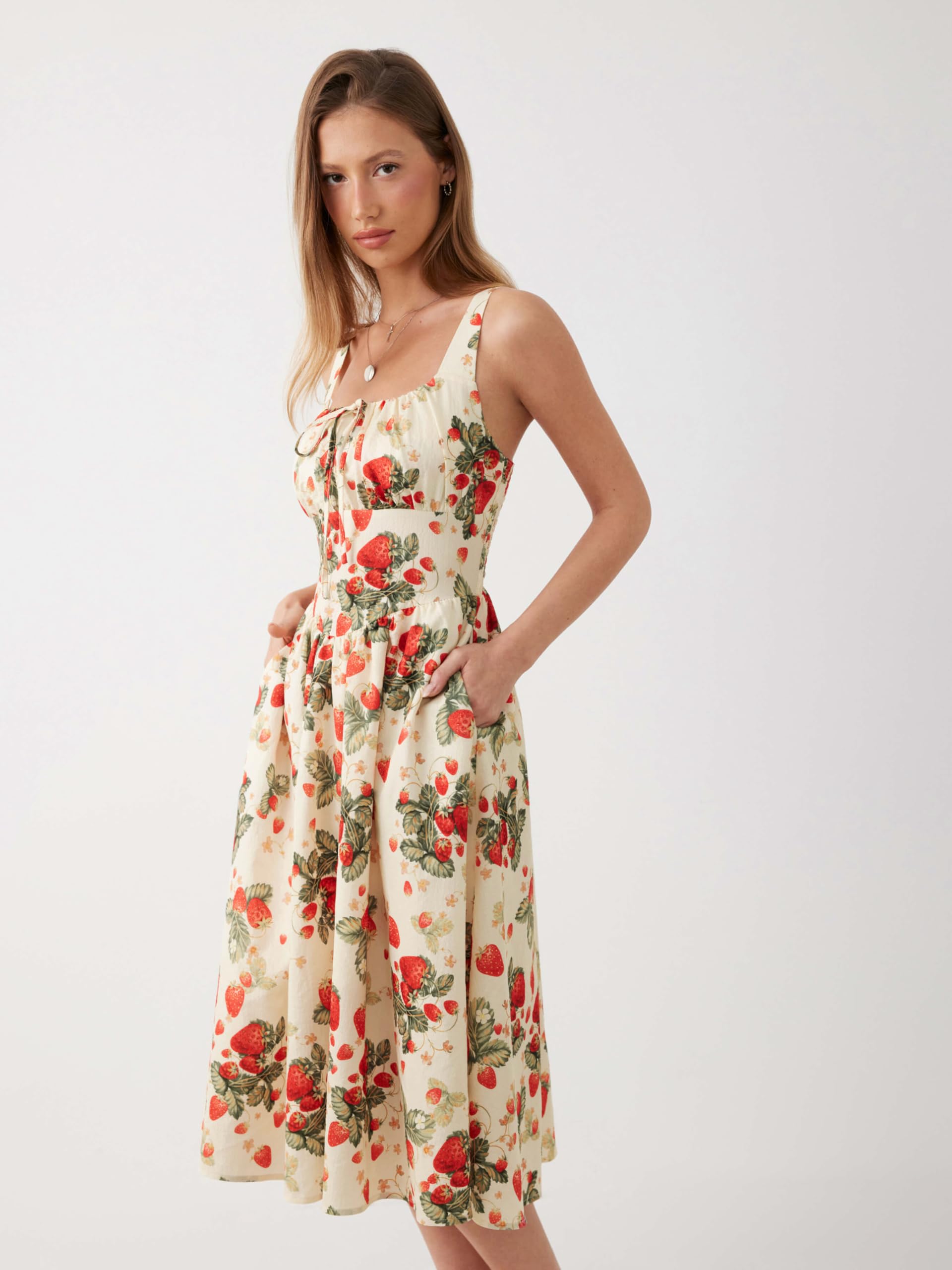 CIDER Damen-Maxikleid mit Erdbeer-Blumenmuster, ärmellos, quadratischer Ausschnitt, fließendes Milchmädchen-Kleid, Cottage-Kern, trendige Sommer-Outfits