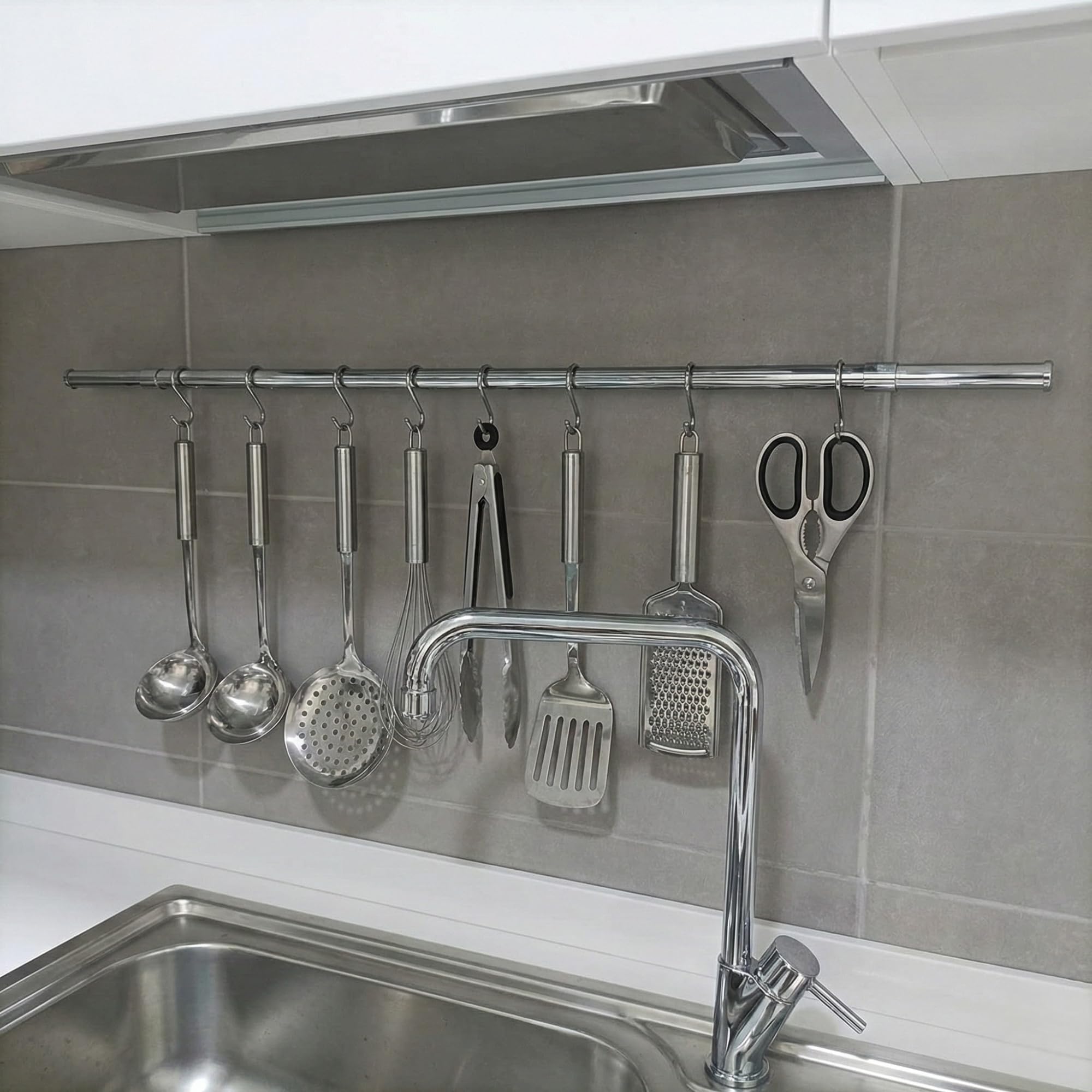 Barra Portautensili Cucina in Metallo 1.6x100 cm, 5 Ganci a S inclusi, Portautensili da Cucina Appendi Mestoli e Utensili Sottopensile