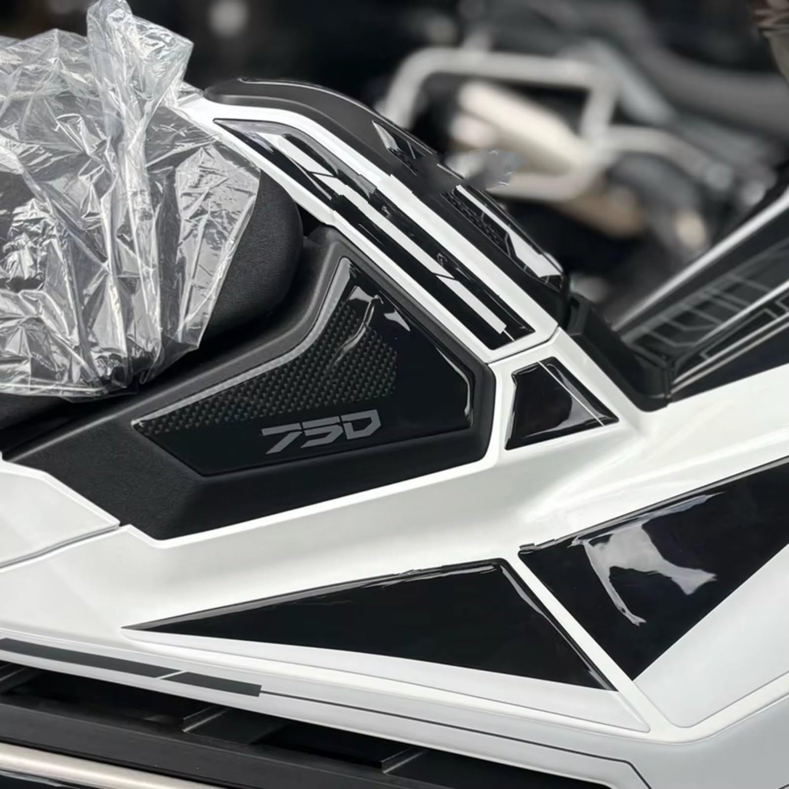 Compatibile Con XAdV750 2025 Carbon Look 3D Gel Moto Rilievo Del Serbatoio Del Gas Adesivo Protettivo Antiscivolo Accessori Di Ricambio Antiscivolo Serbatoio(Glorious white)