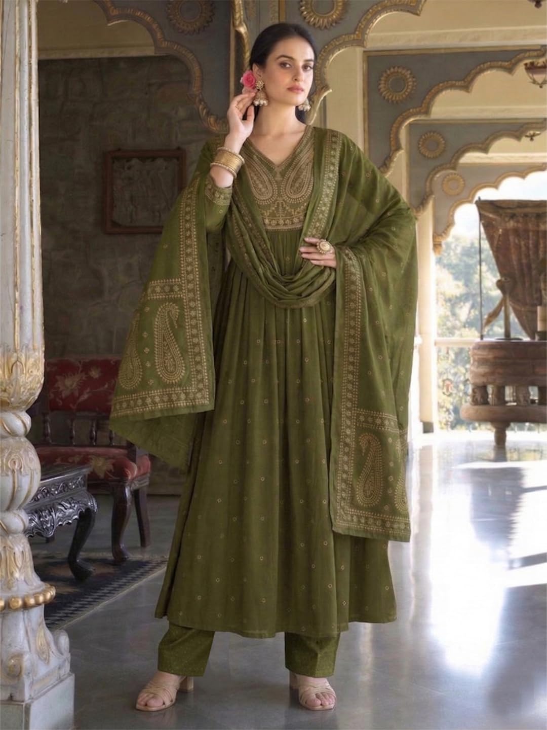 ANNI Designer Kurta Ensemble pour femme en viscose brodée | Ensemble Kurti pour femme | Anarkali Kurta Pant Dupatta Tenue 3 pièces | Col en V Manches 3/4 Coupe droite Vêtements ethniques pour femme