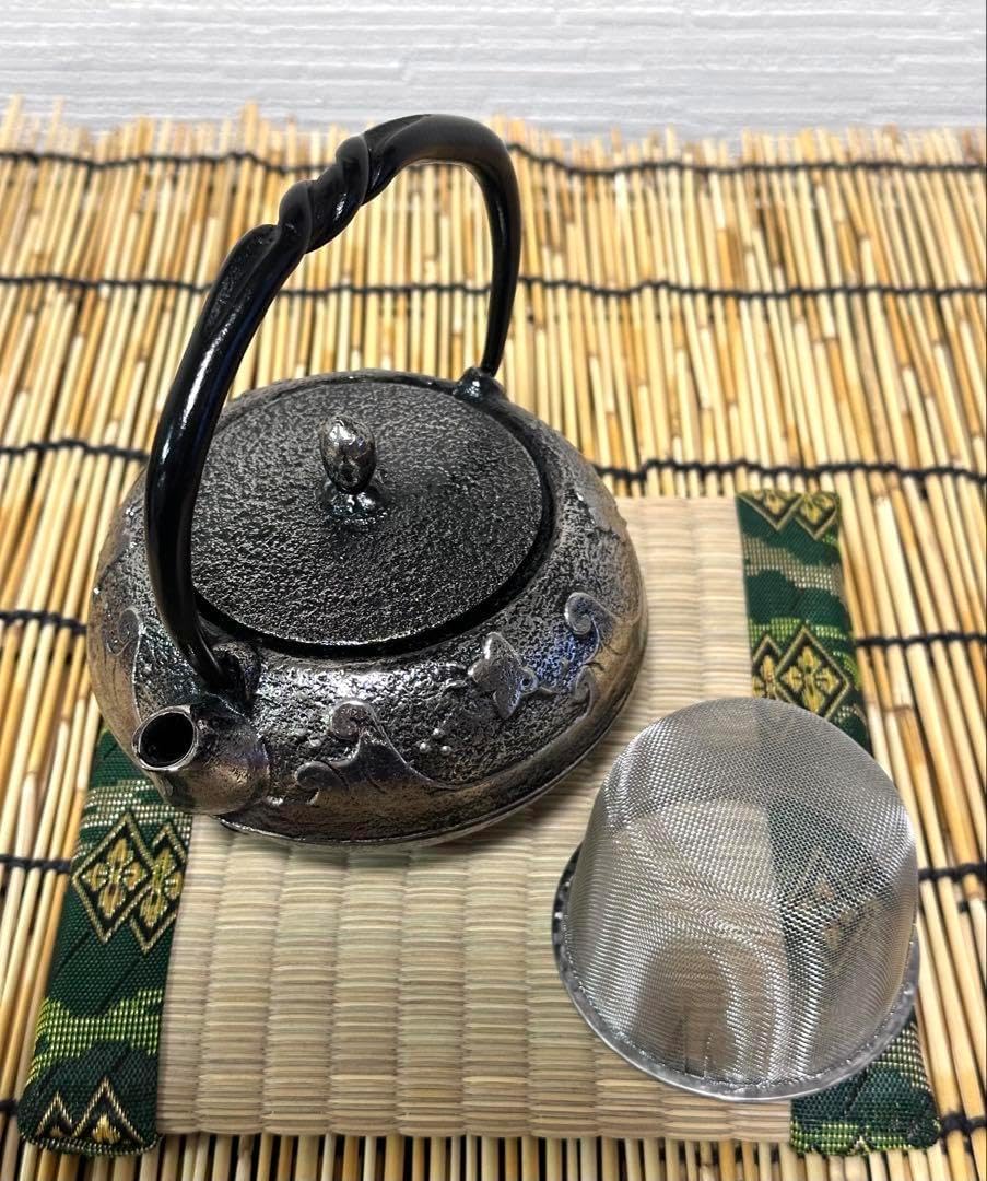 新品、供箱等付属品付　南部照光堂(照亦製作所)造　和銑(砂鉄)造０.３型 鉄急須 新品、供箱等付属品付南部照光堂(照亦製作所)造 和銑(