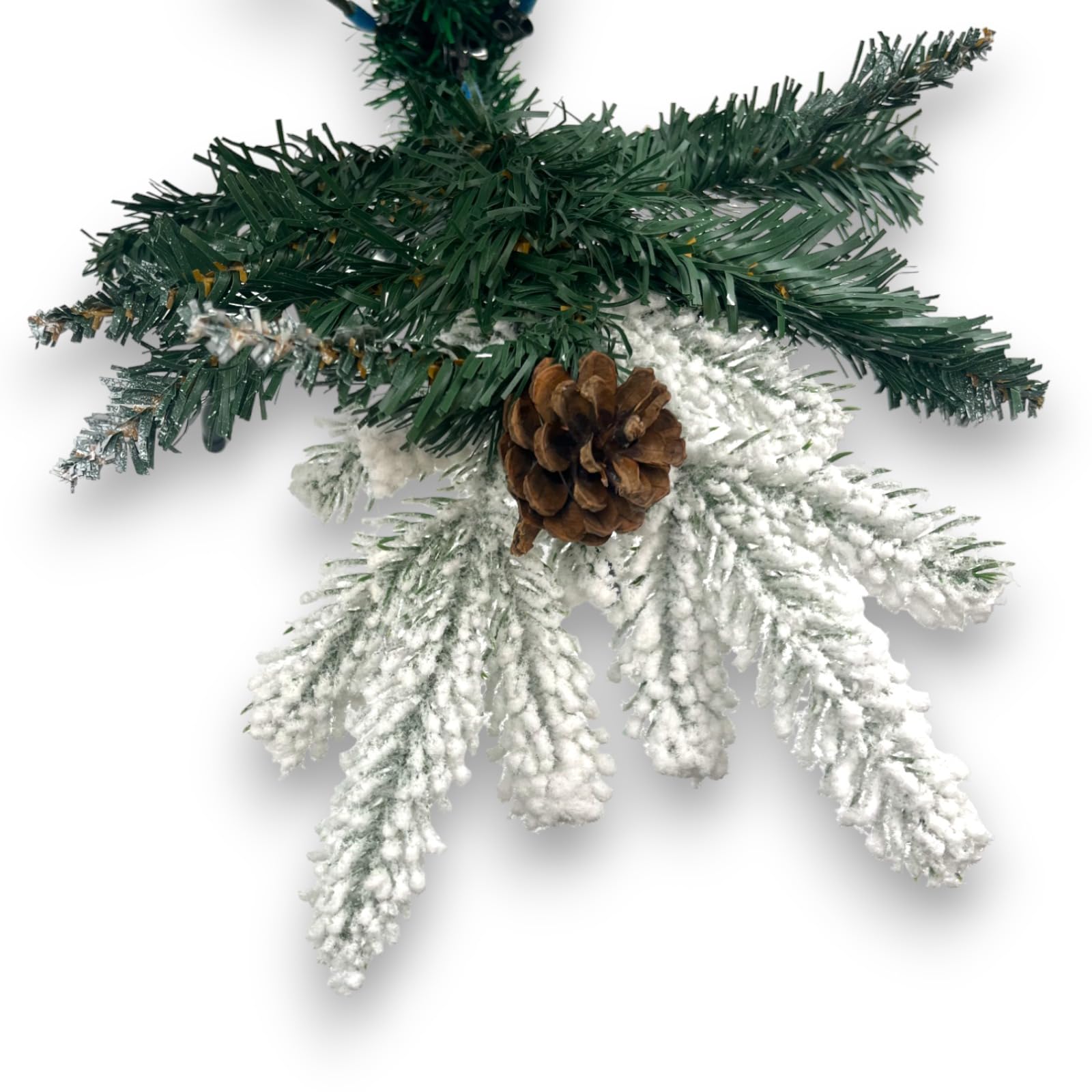 Aurora Store Albero di Natale Artificiale Verde Innevato con Pigne, Modello Val di Susa Altezza 120 Cm e 200 Rami, Abete Super Folto con Effetto Realistico e Rami con Aghi Anticaduta (150 cm)